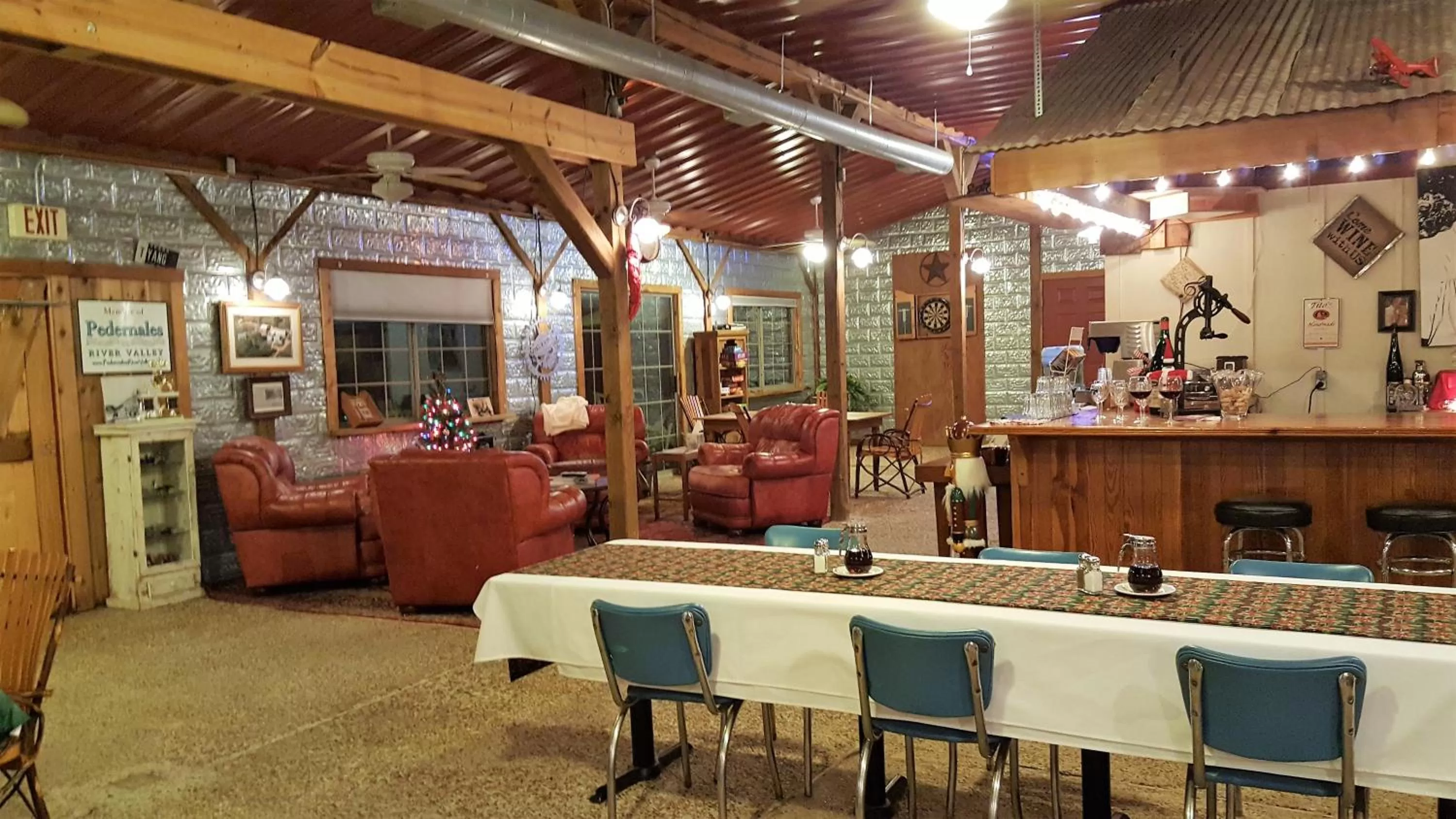 Restaurant/Places to Eat in Full Moon Inn