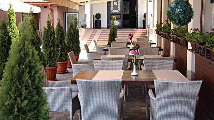 Restaurant/places to eat in Ferdinand