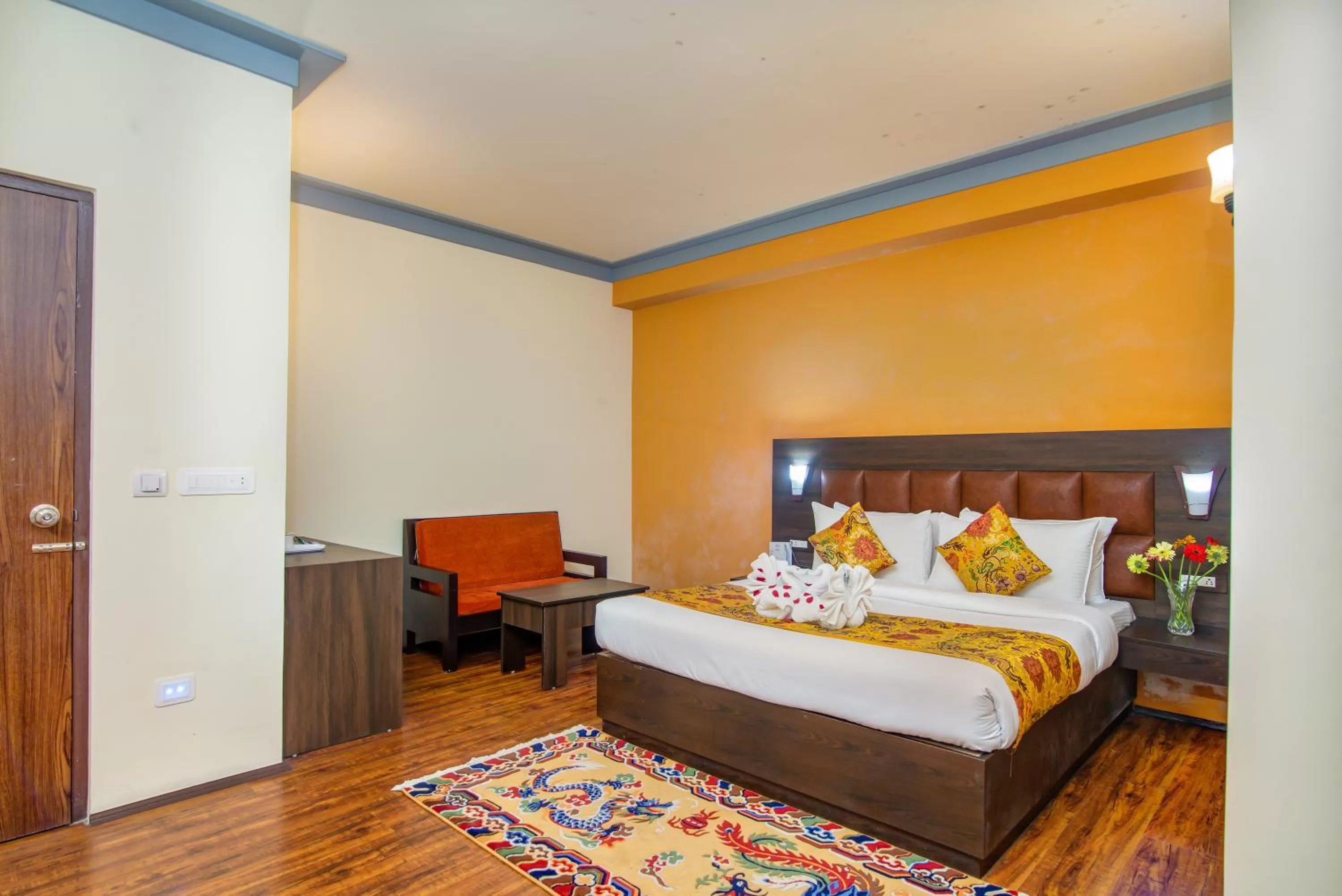 Bed in Muscatel Grand Silkroute - 300 Mts from MG Marg