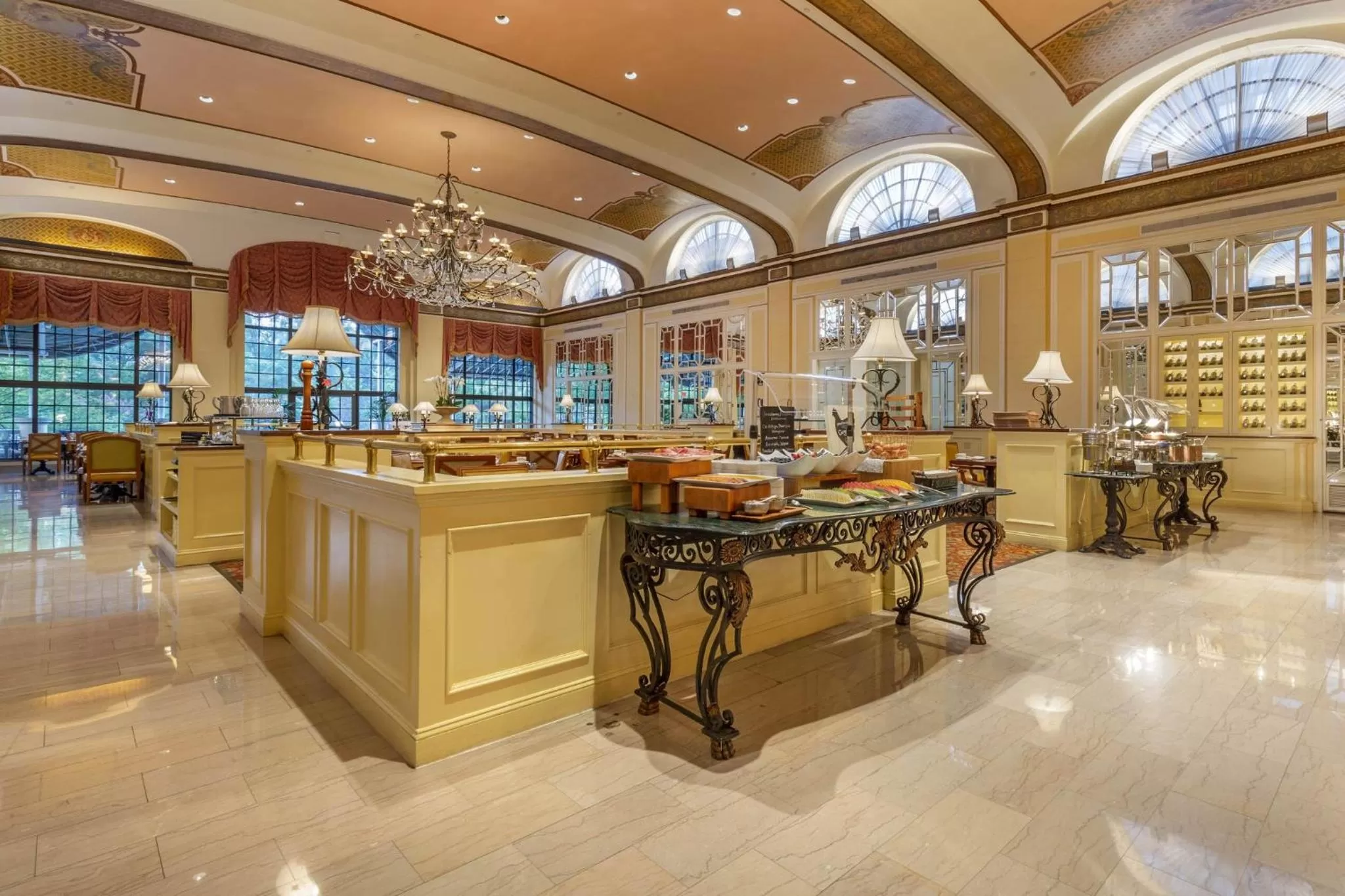 Restaurant/places to eat in Omni Shoreham Hotel