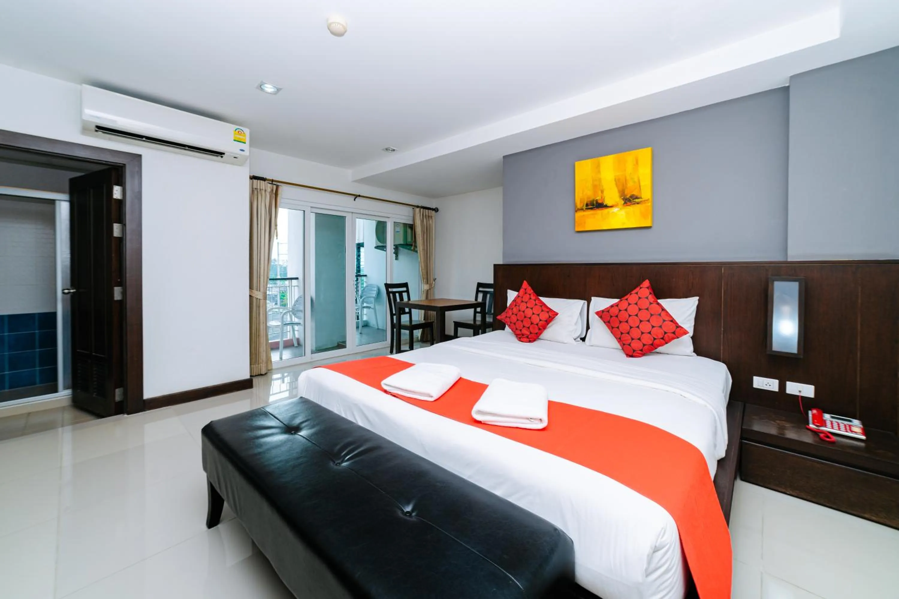 Guests, Bed in Ratana Hotel Sakdidet, PHUKET TOWN
