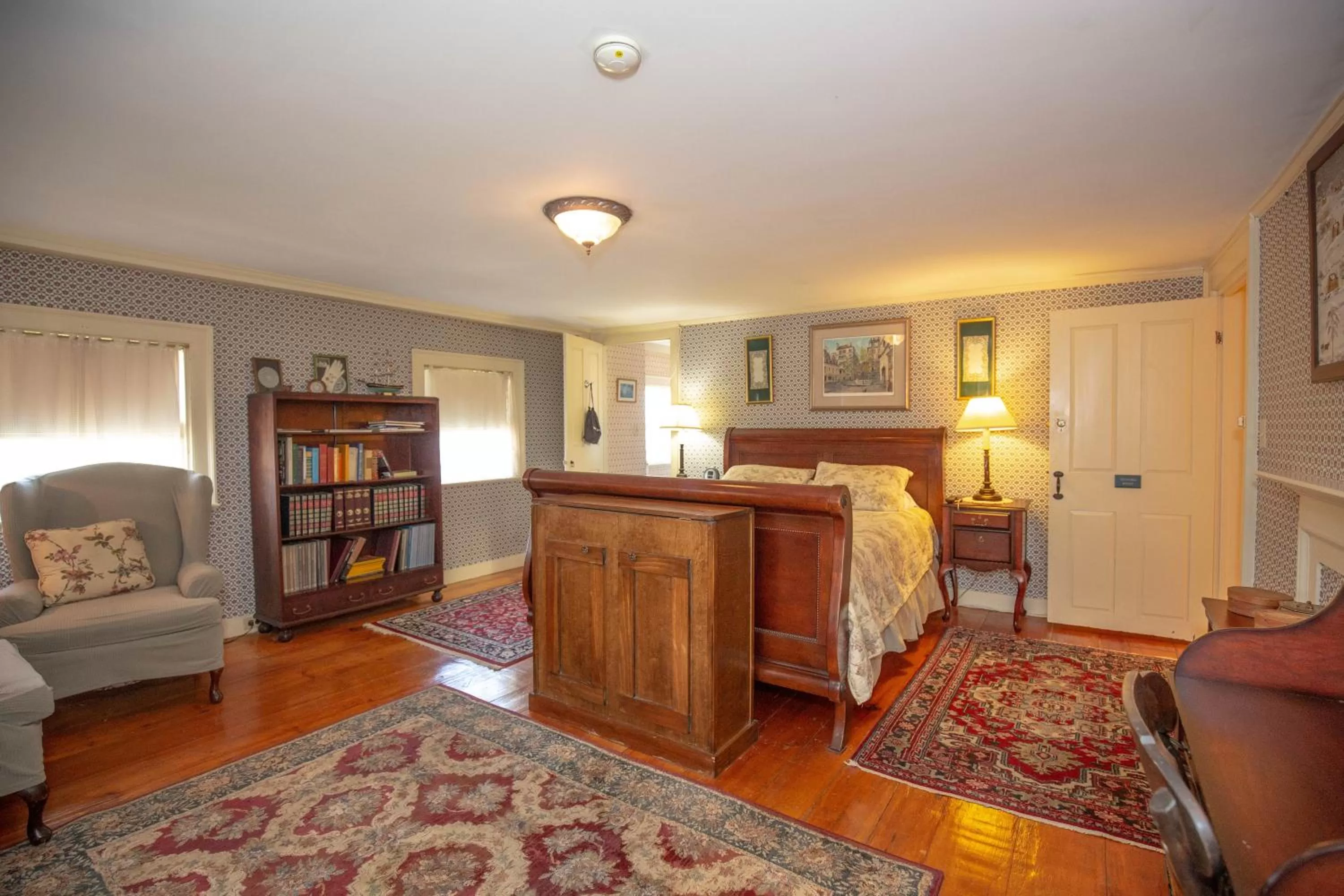 Bedroom, Lobby/Reception in Clark Currier Inn