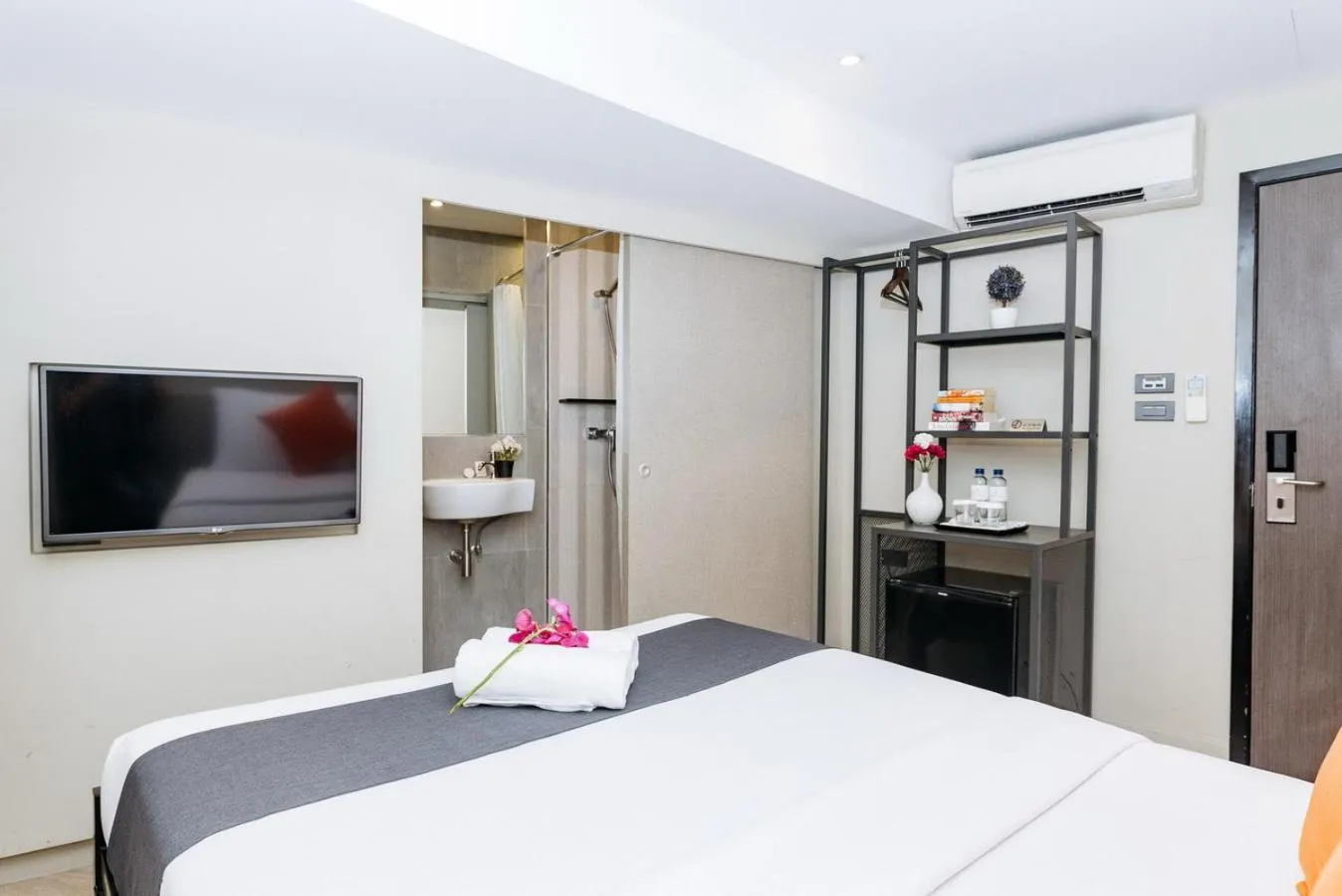 Bedroom, Bed in Lucky House Khaosan