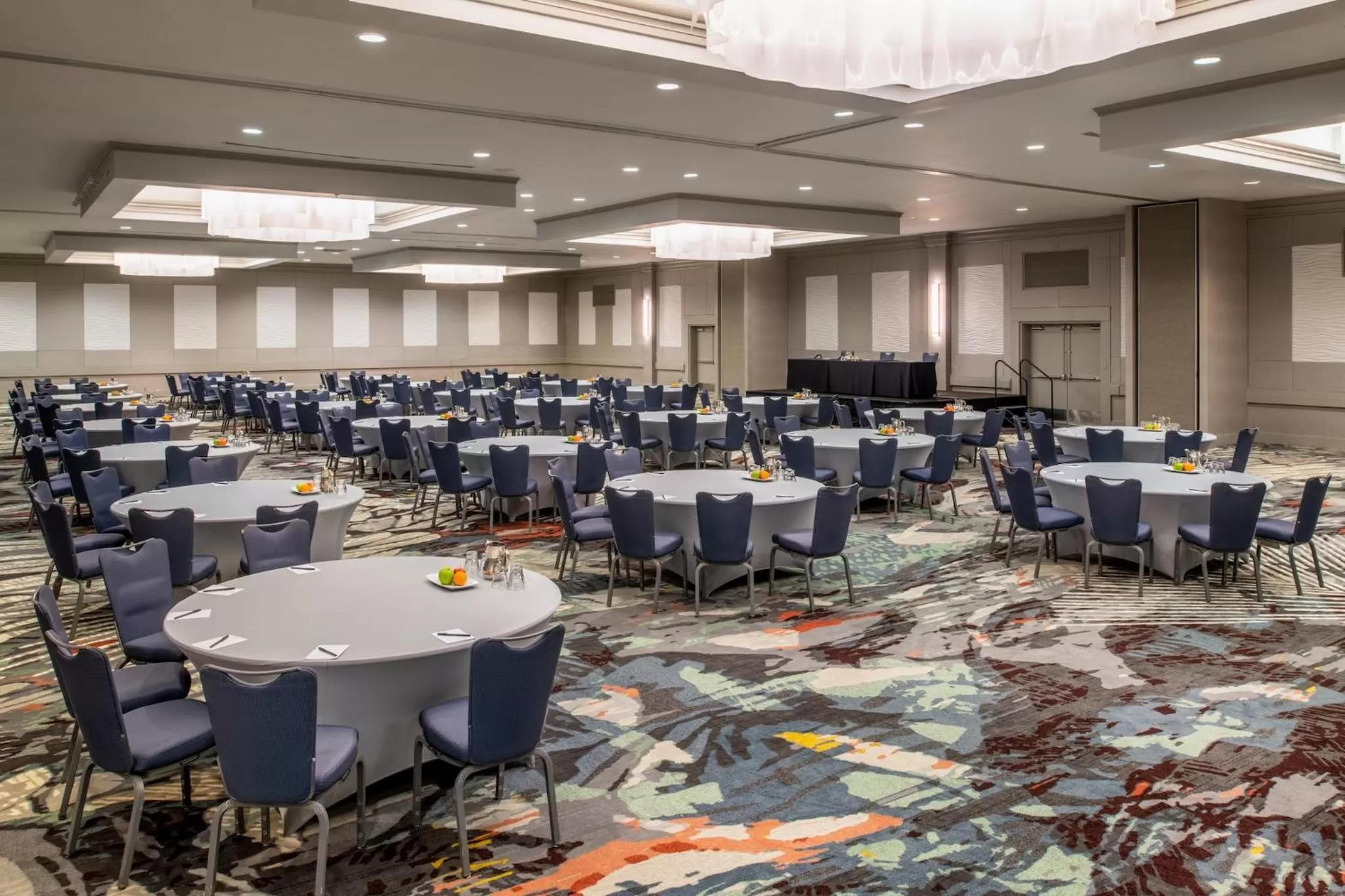 Meeting/conference room in Crowne Plaza Cabana Hotel by IHG