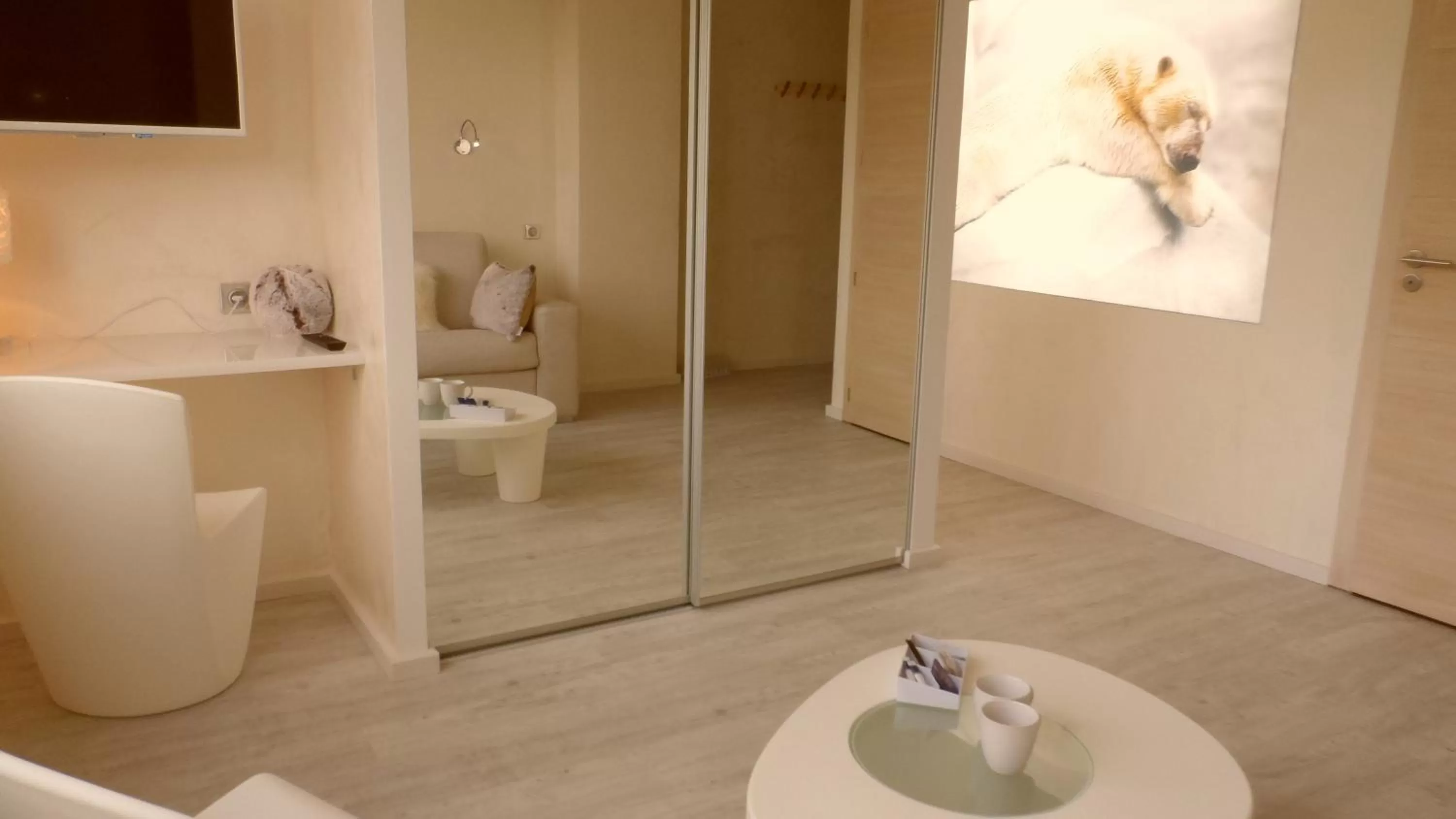 Decorative detail in Les Loges Du Parc