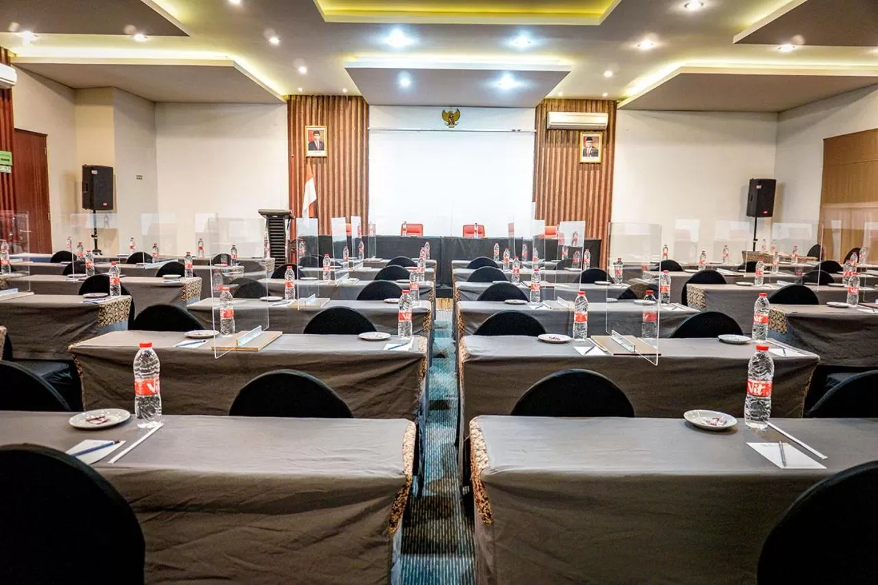 Meeting/conference room in Andelir Hotel Simpang Lima Semarang
