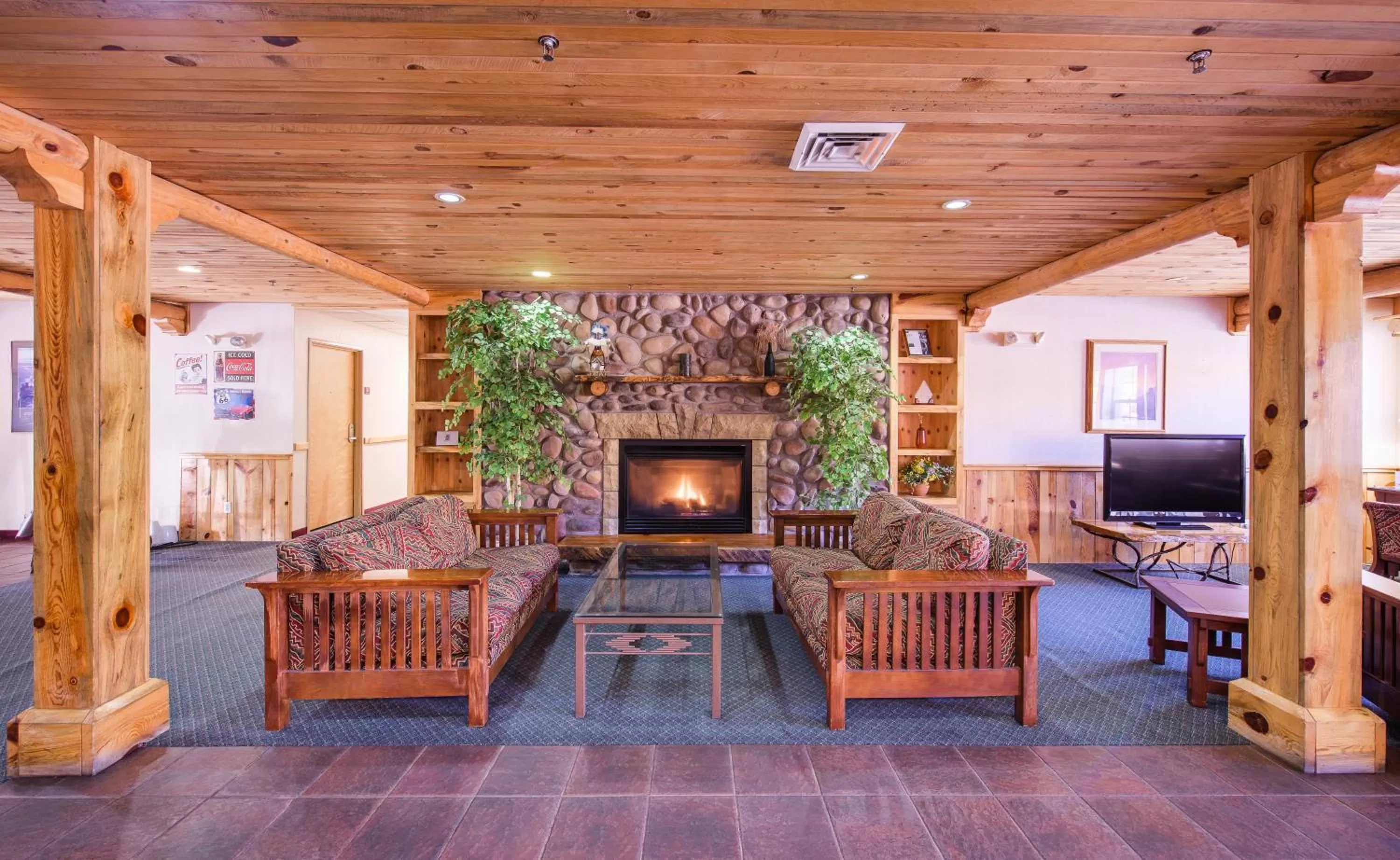 Seating area in River Canyon Lodge