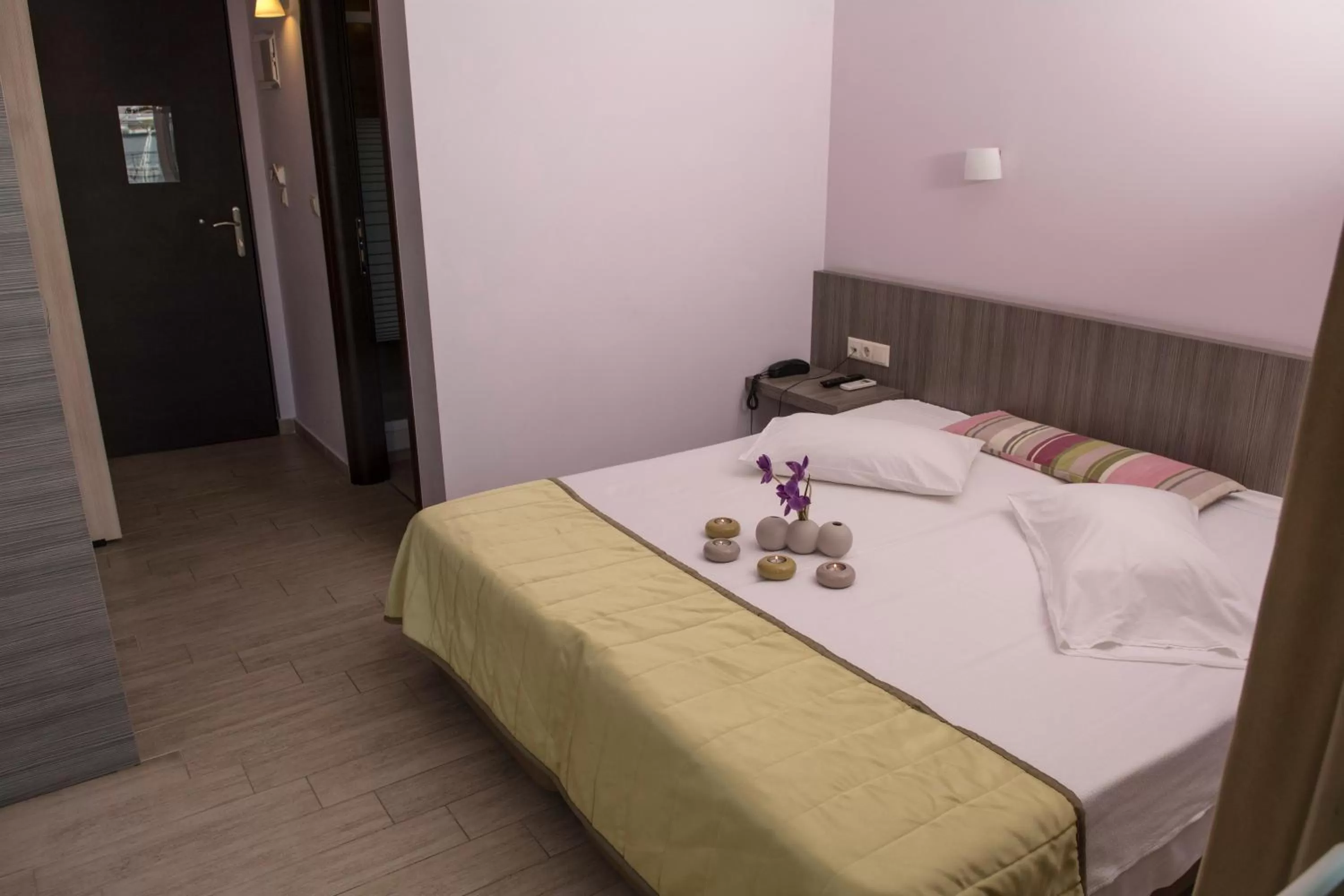 Bed in Hotel Olympos