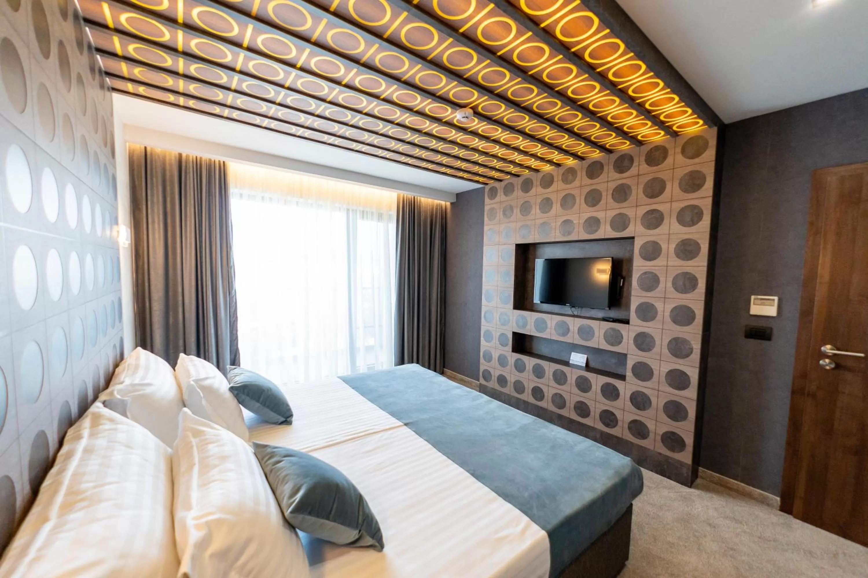 TV and multimedia, Bed in 103 Degrees Hotel & Spa