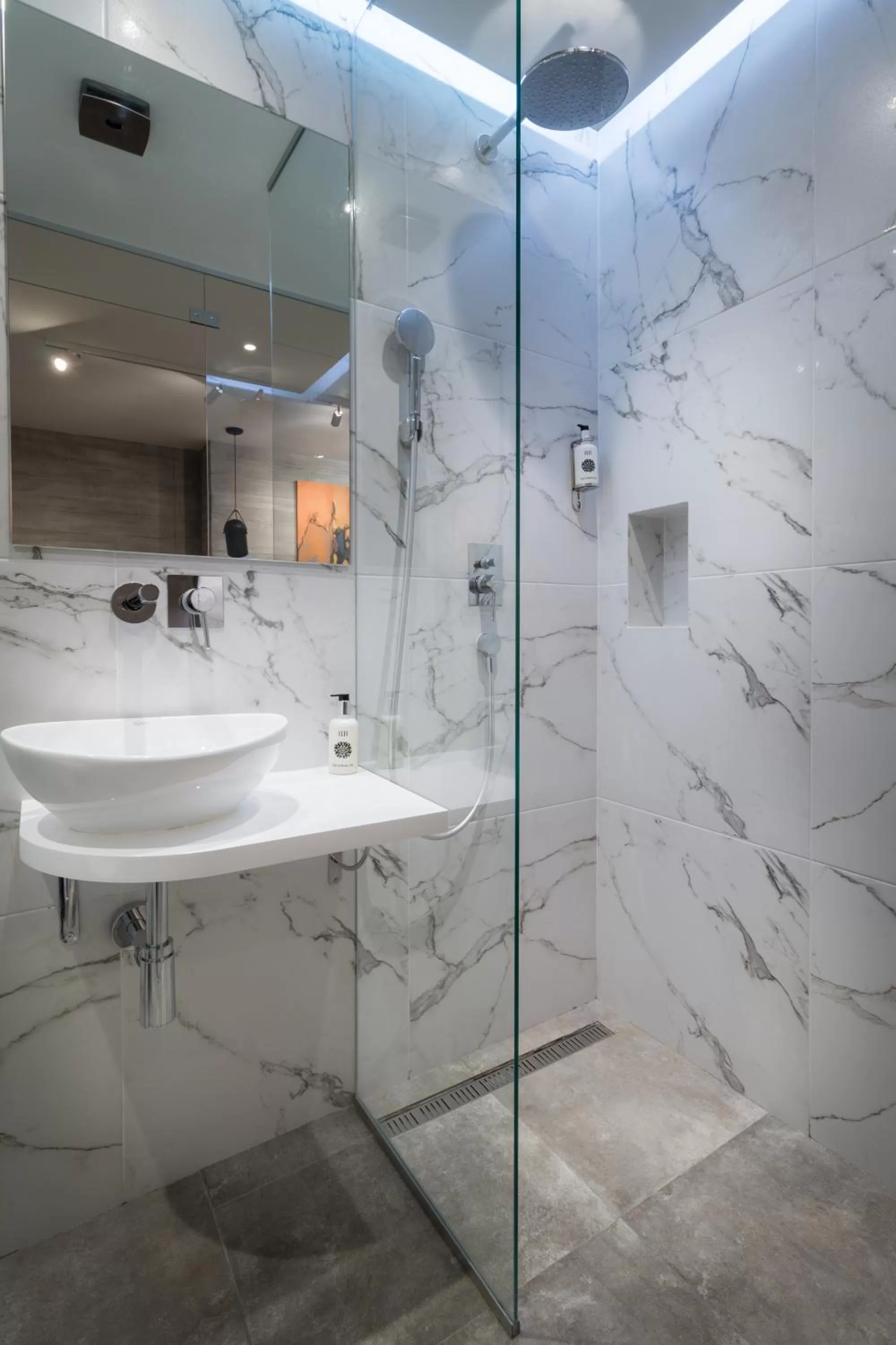 Bathroom in Level Luxury Suites