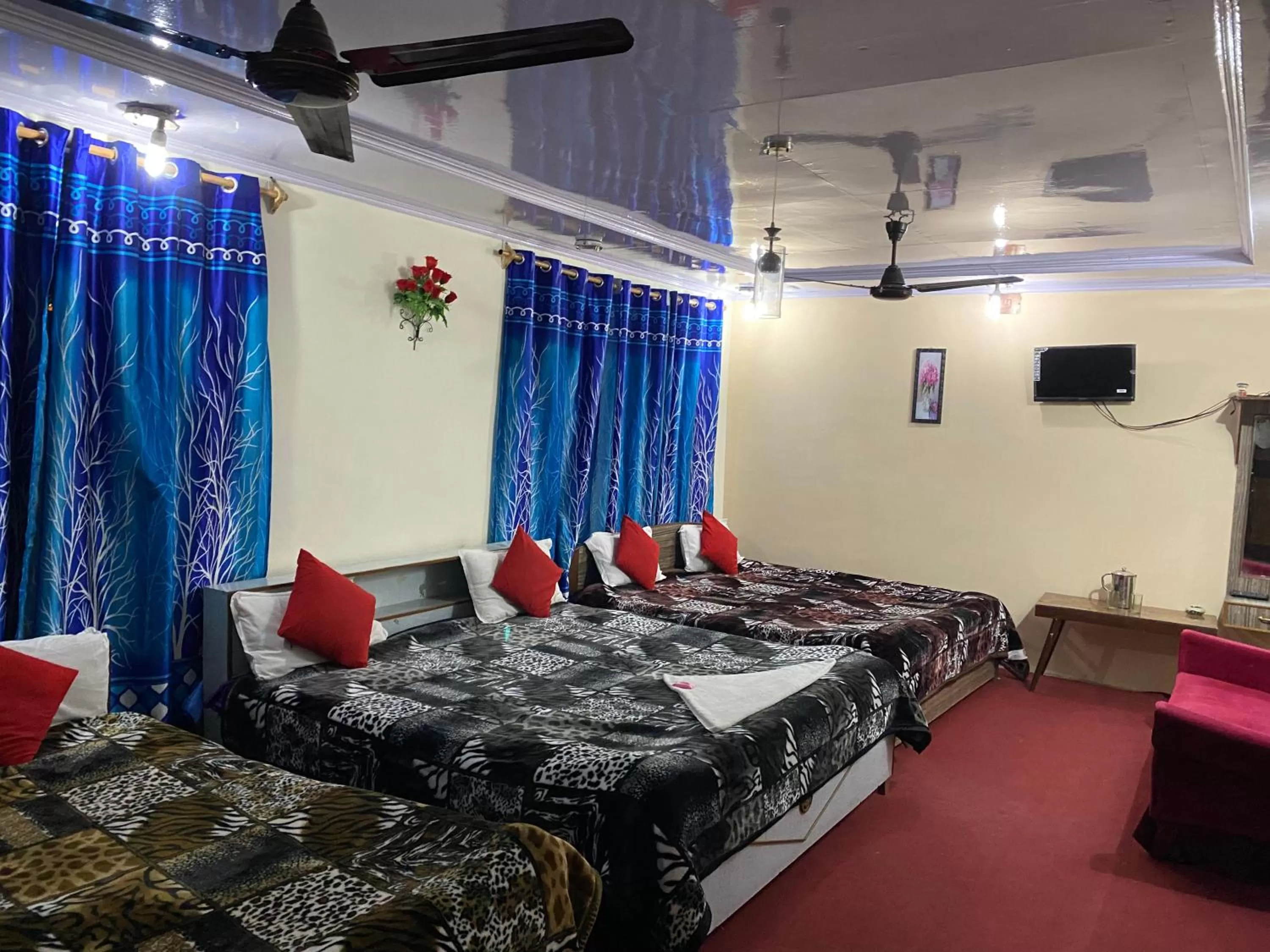 Bed in Hotel Young Mamta