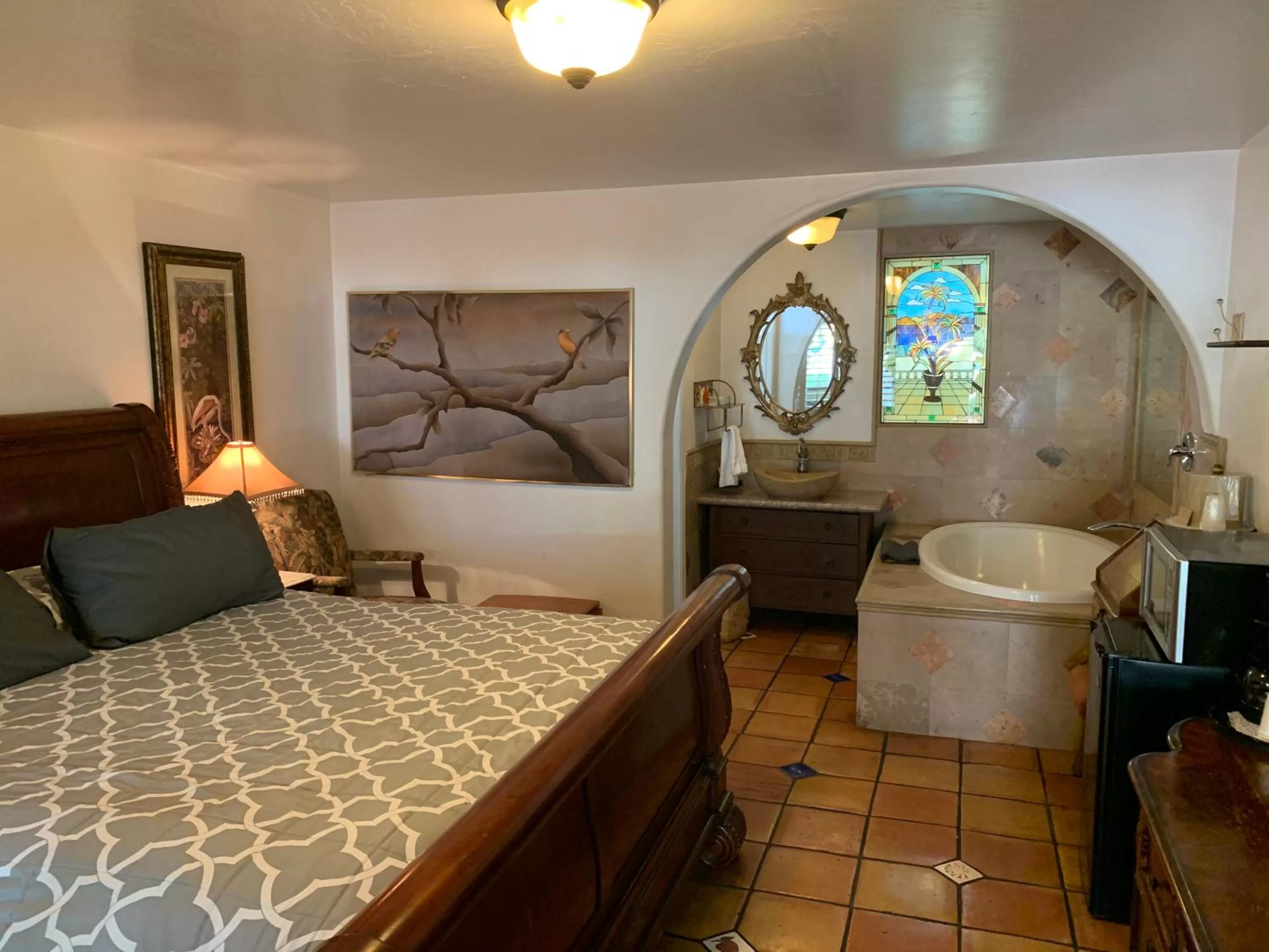 Photo of the whole room, Bed in Chantico Inn