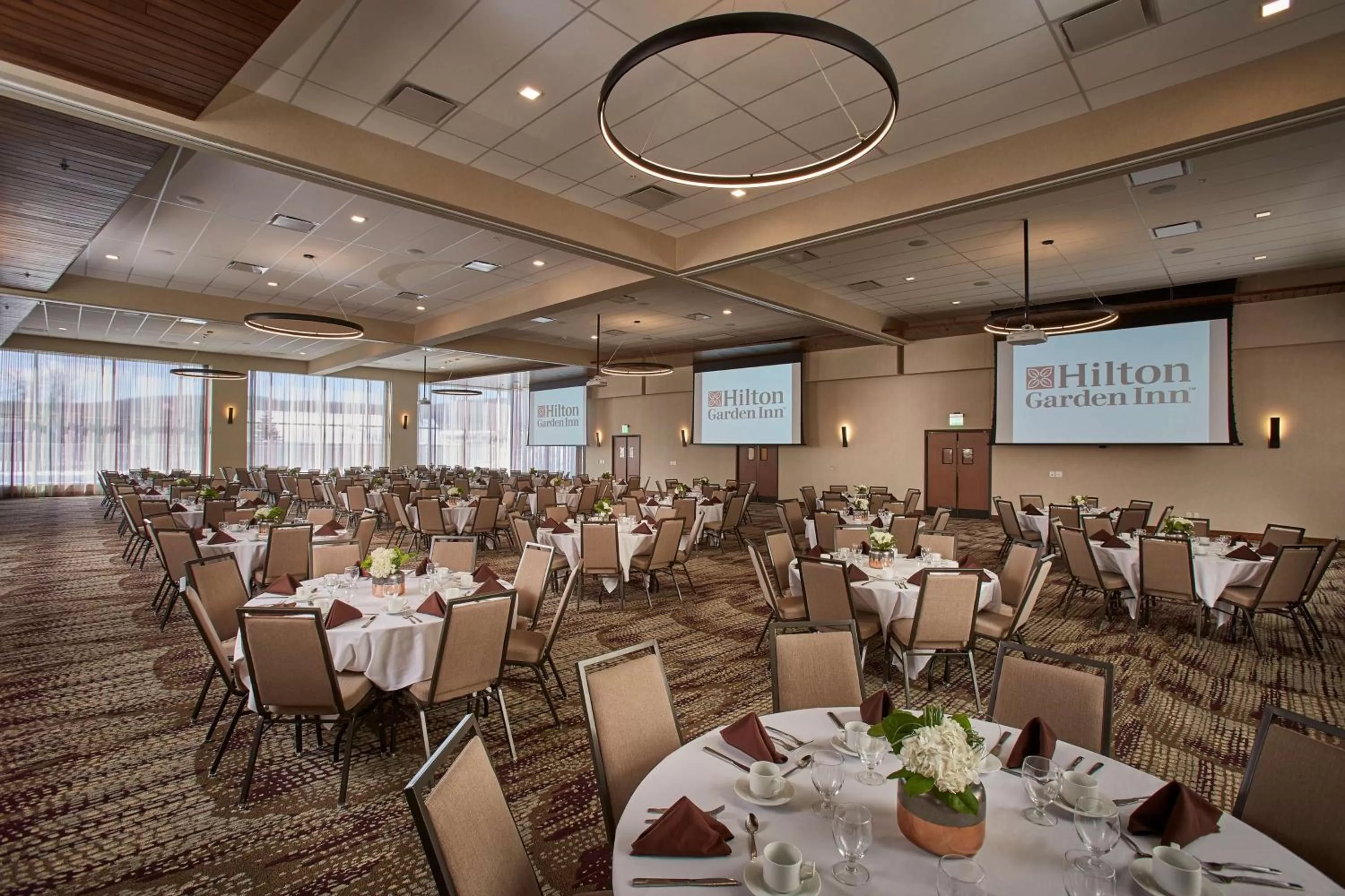 Dining area in Hilton Garden Inn Wausau, WI