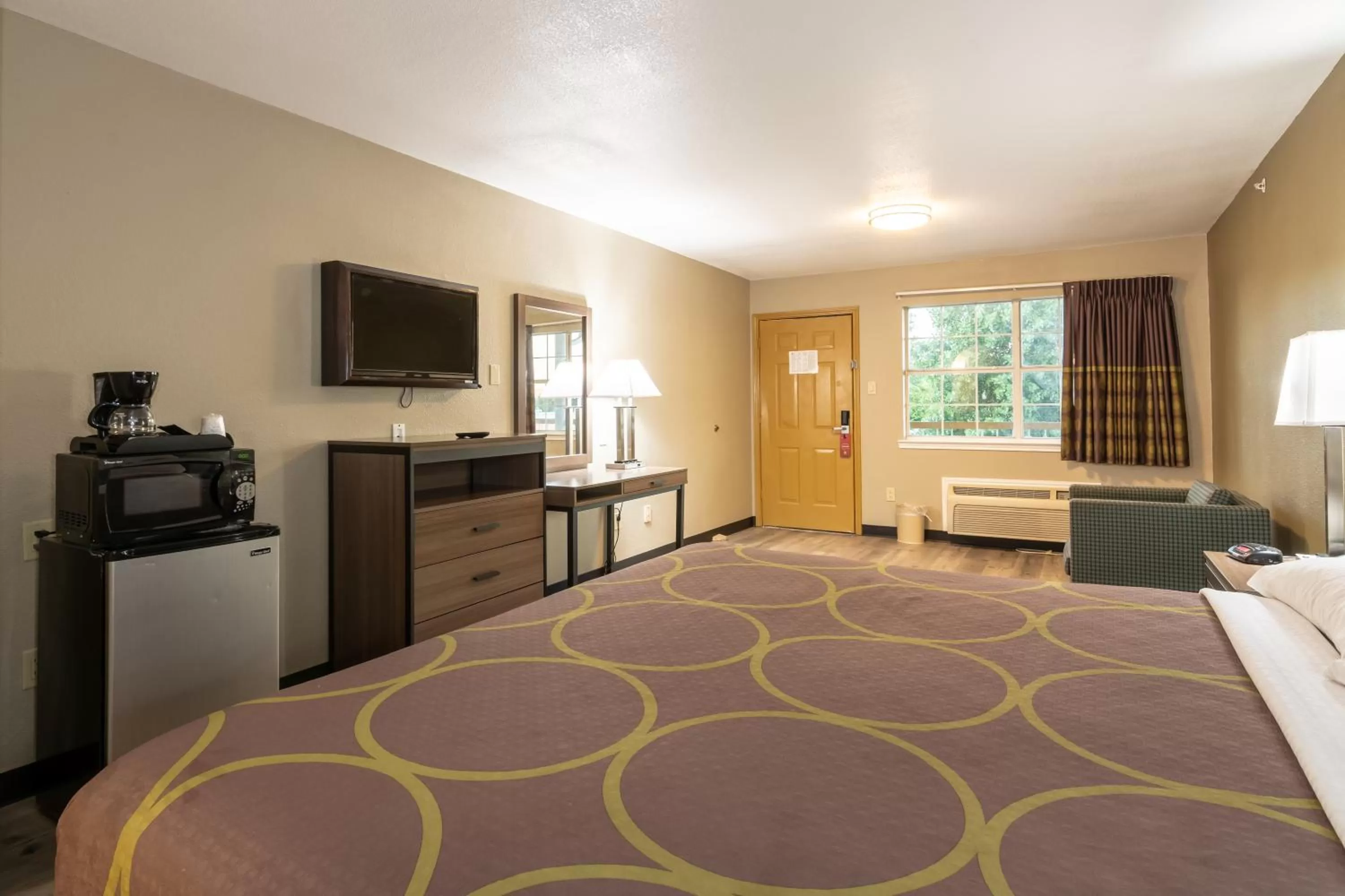 Bed in Super 8 Dallas East Near Fair Park Downtown