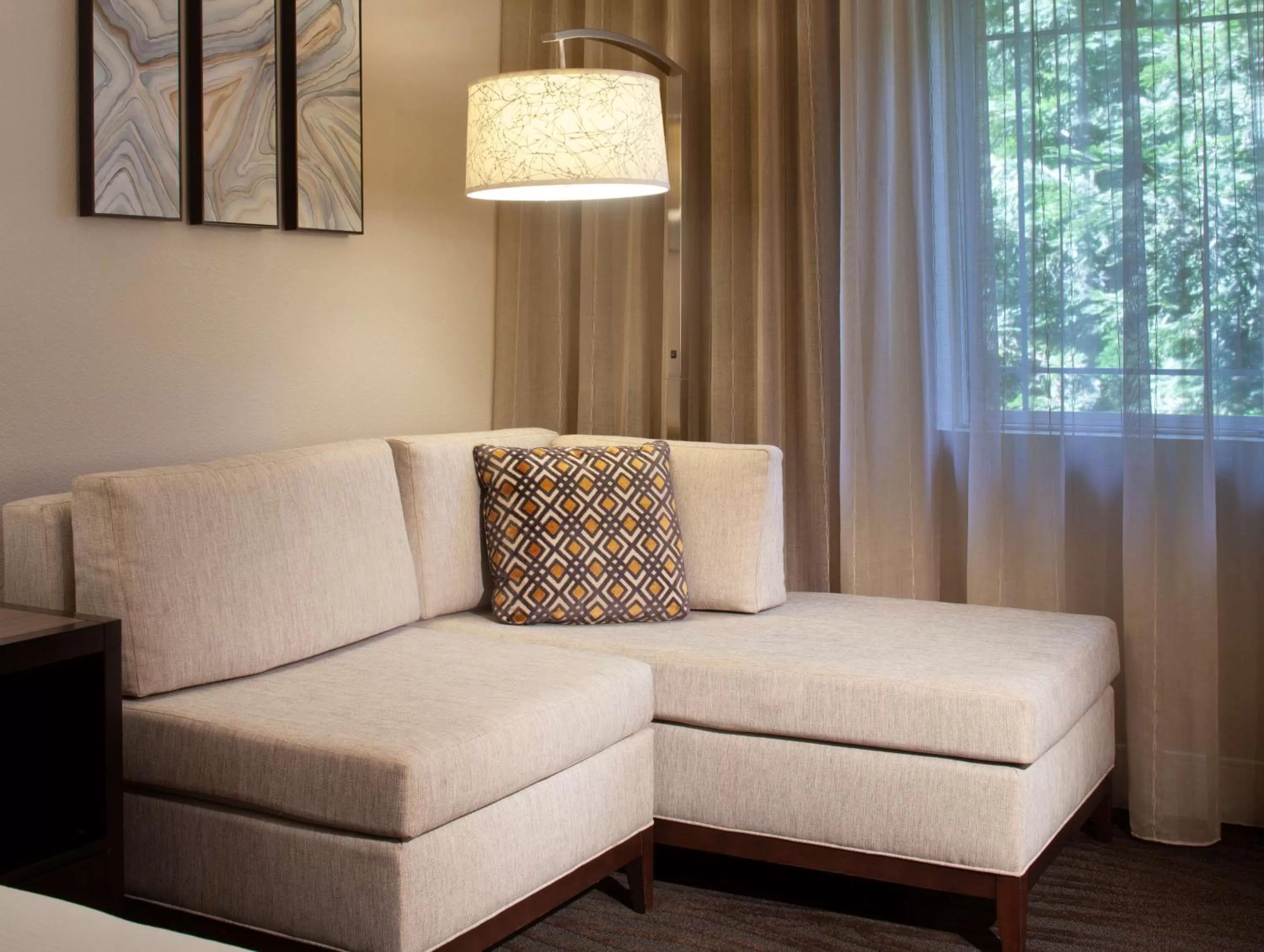 Living room in Hilton Santa Cruz Scotts Valley