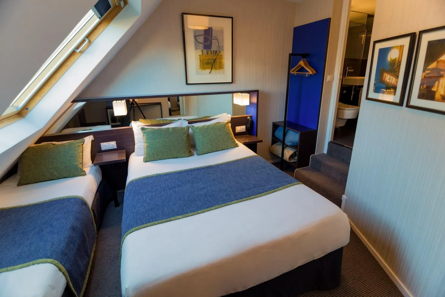 Bedroom, Bed in Hôtel Charing Cross