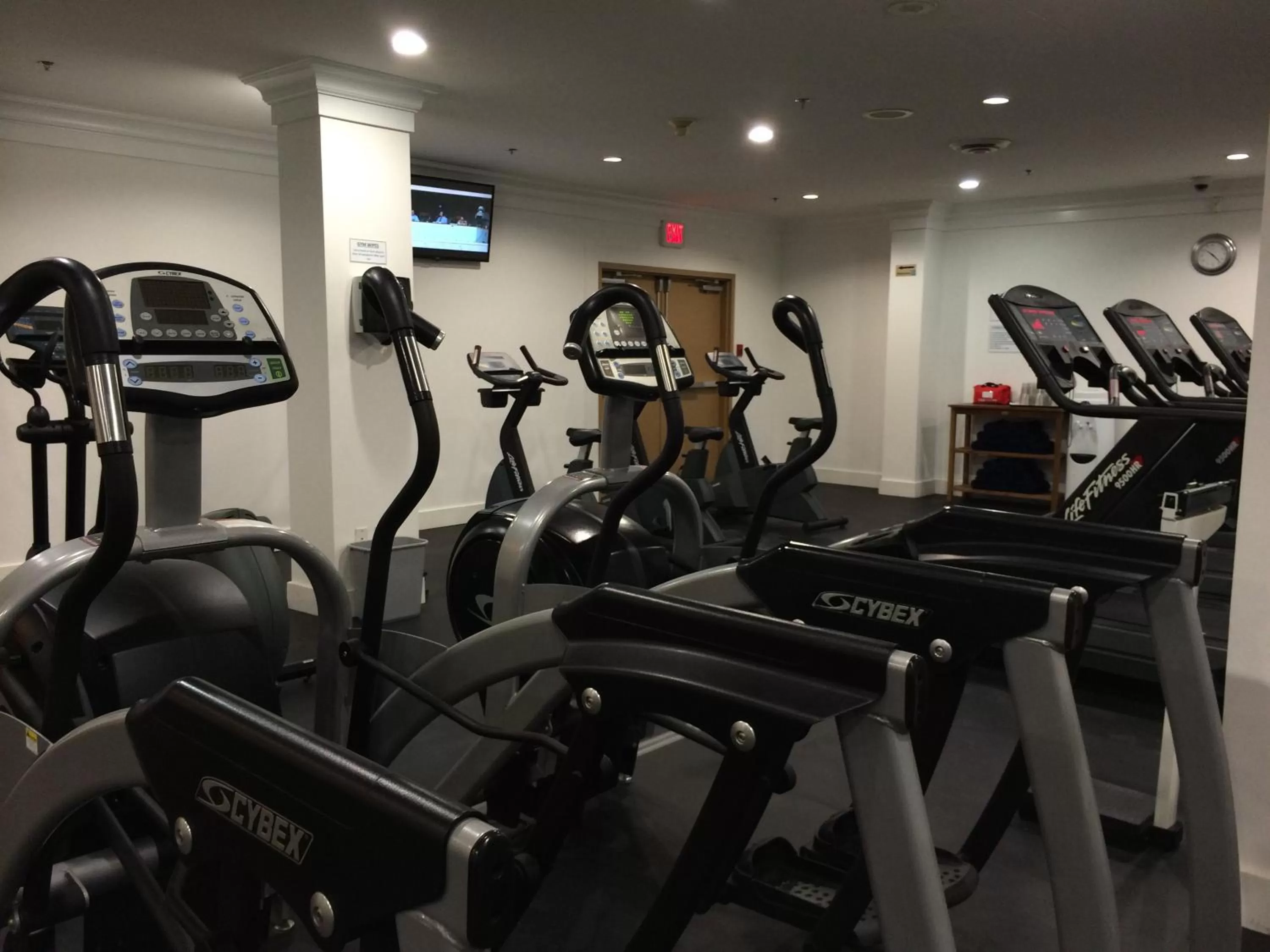 Fitness centre/facilities in Century Plaza Hotel
