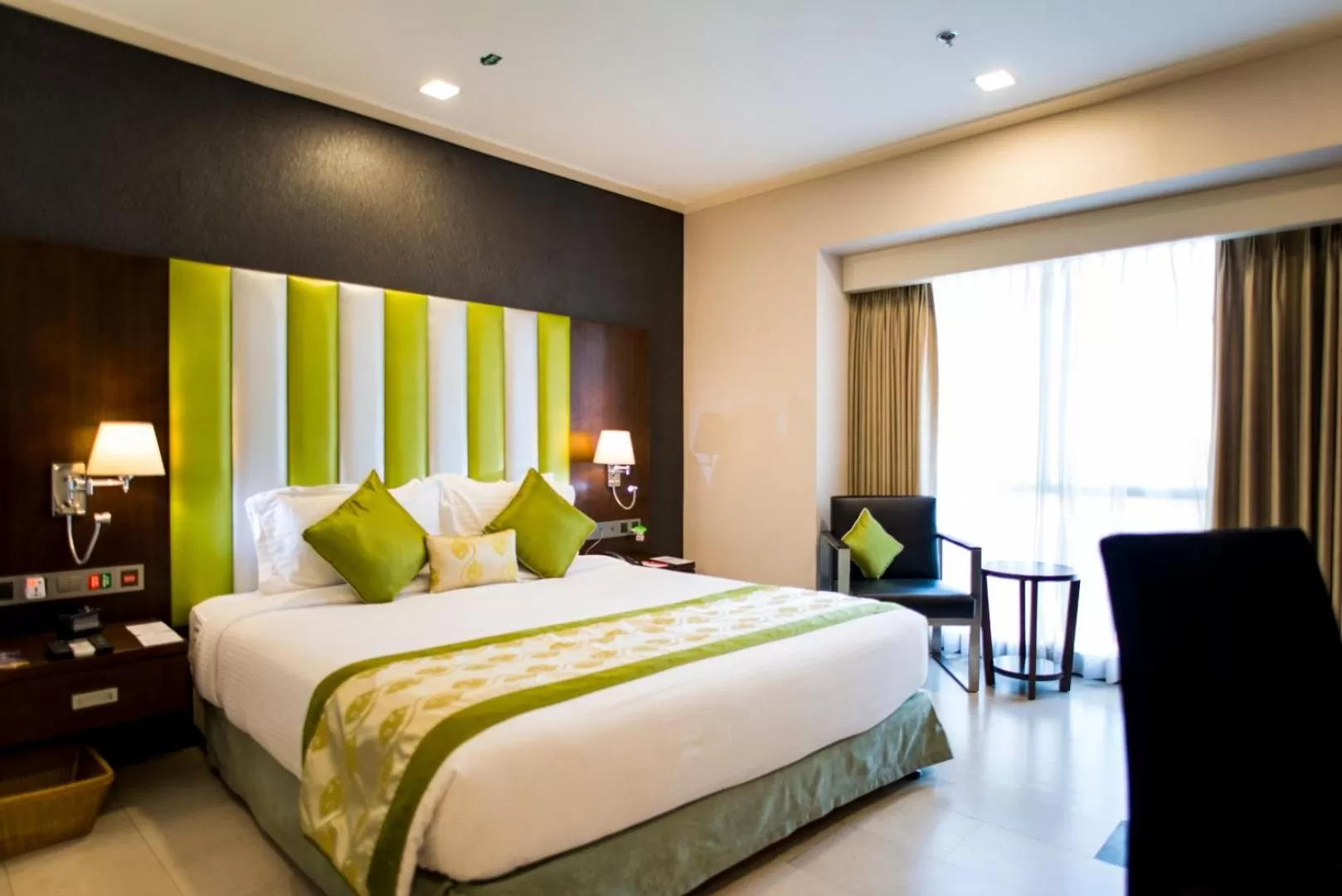 Bedroom, Bed in Platinum Grand