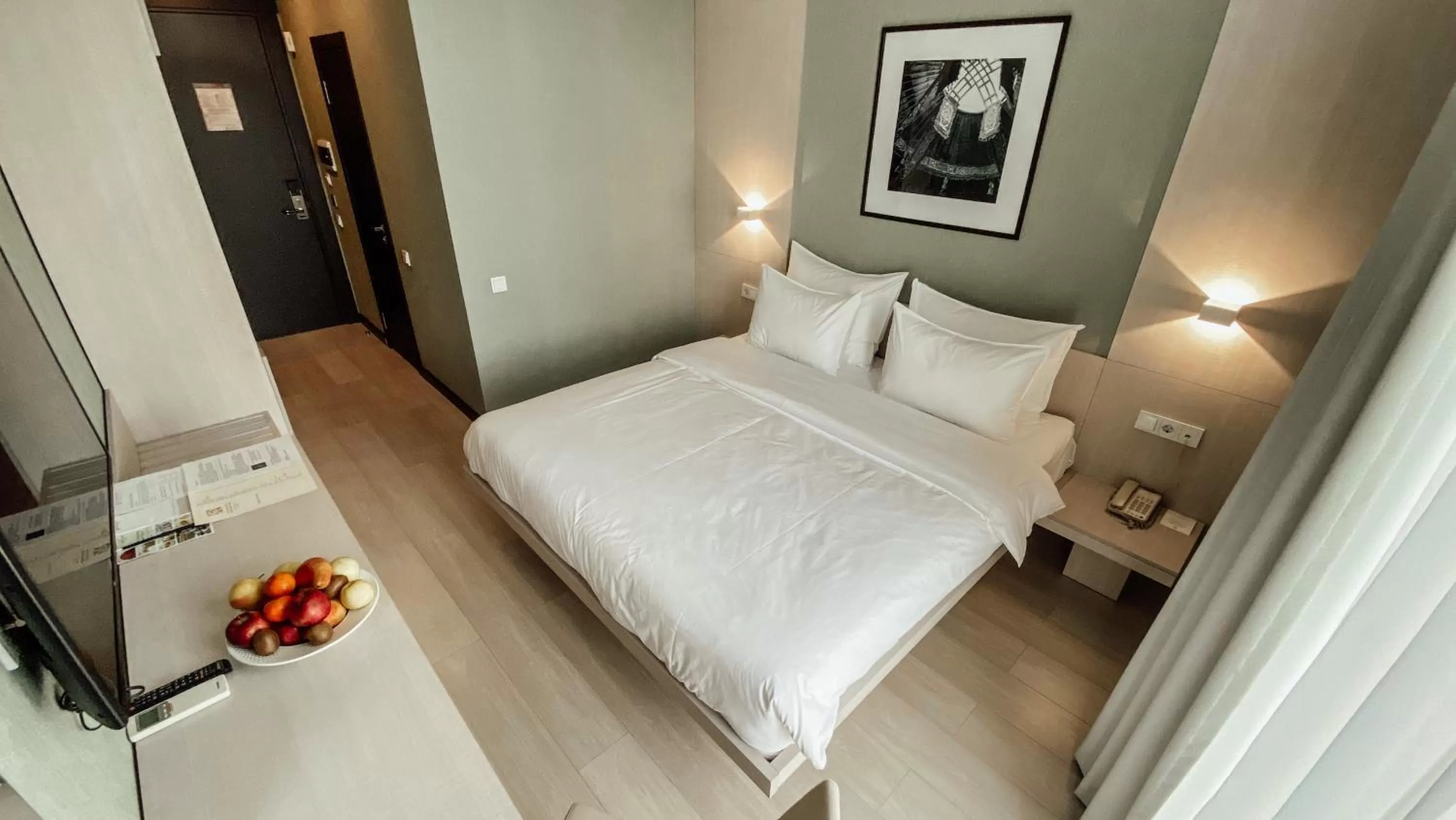 Photo of the whole room, Bed in Resident City Hotel