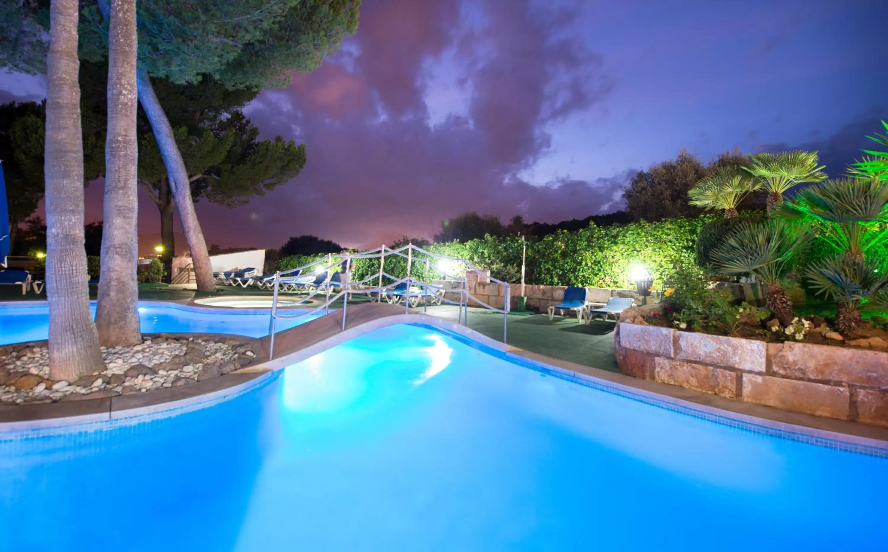Swimming pool in Aparthotel Ona Aucanada