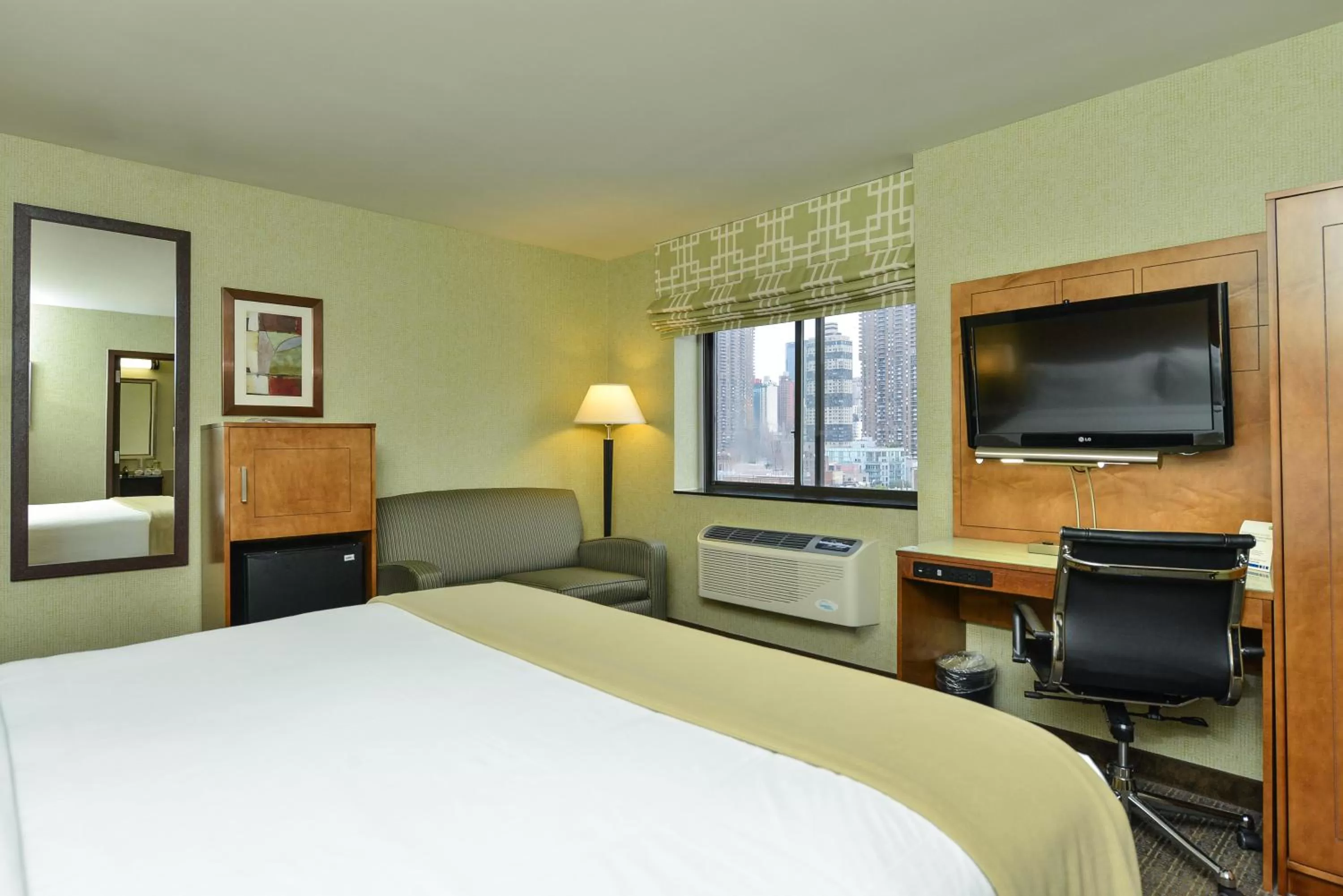 Bedroom, Bed in Holiday Inn Express Manhattan Midtown West by IHG