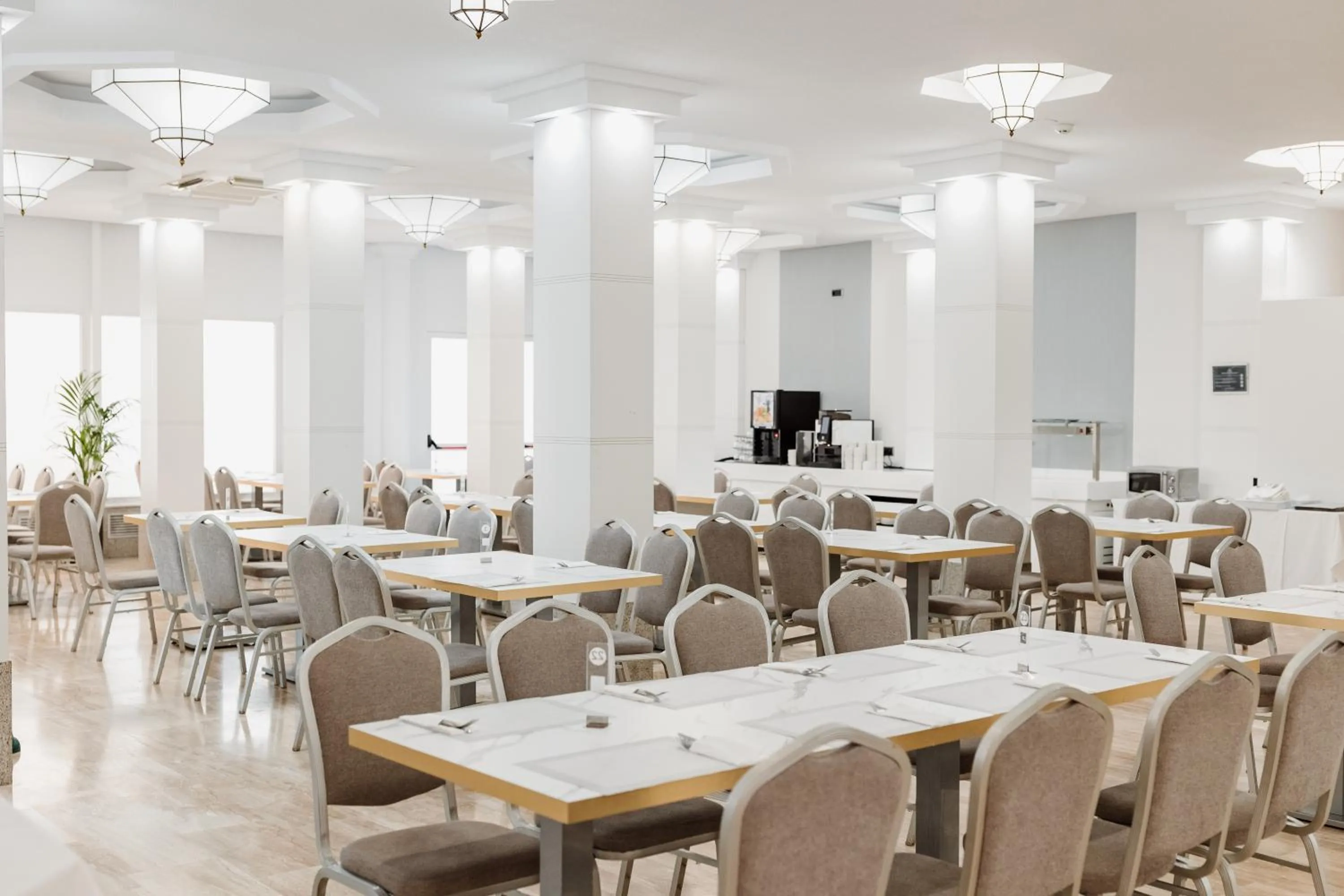 Restaurant/places to eat in Hotel Los Delfines