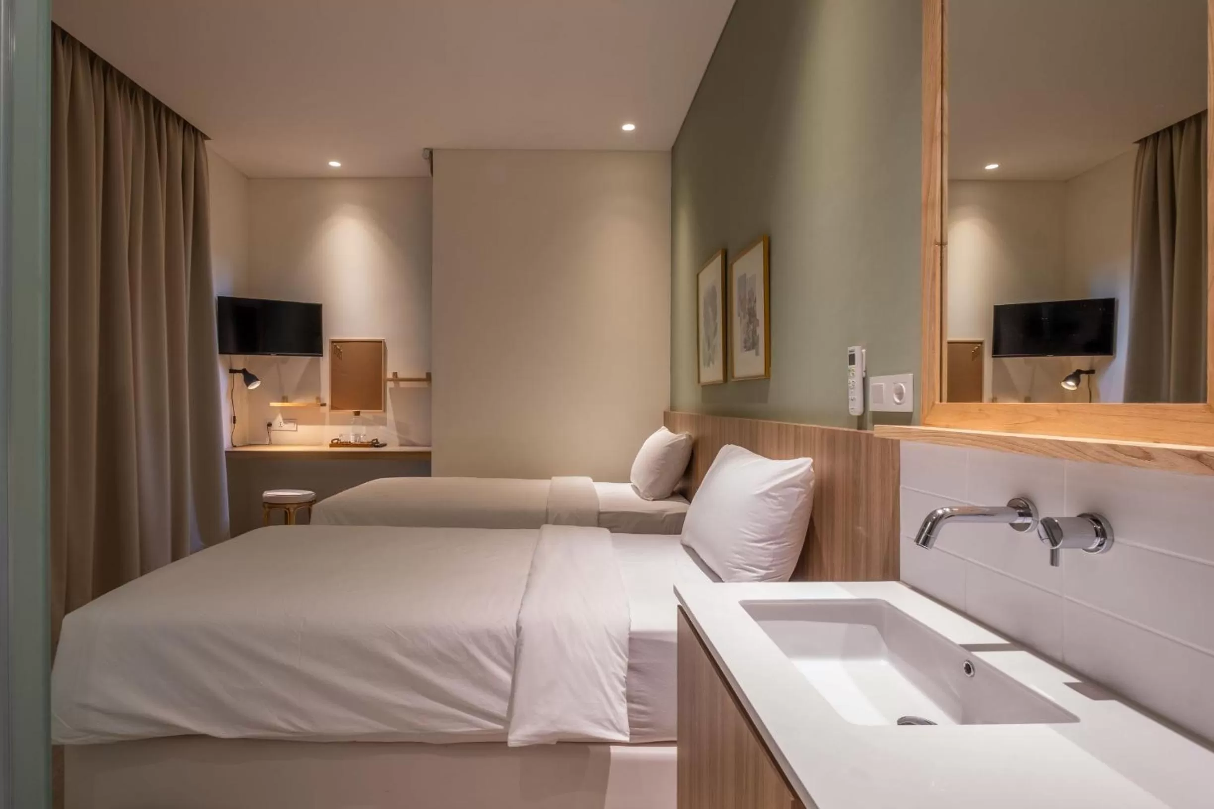 Bedroom, Bed in La Boheme, Rooms and Coffee