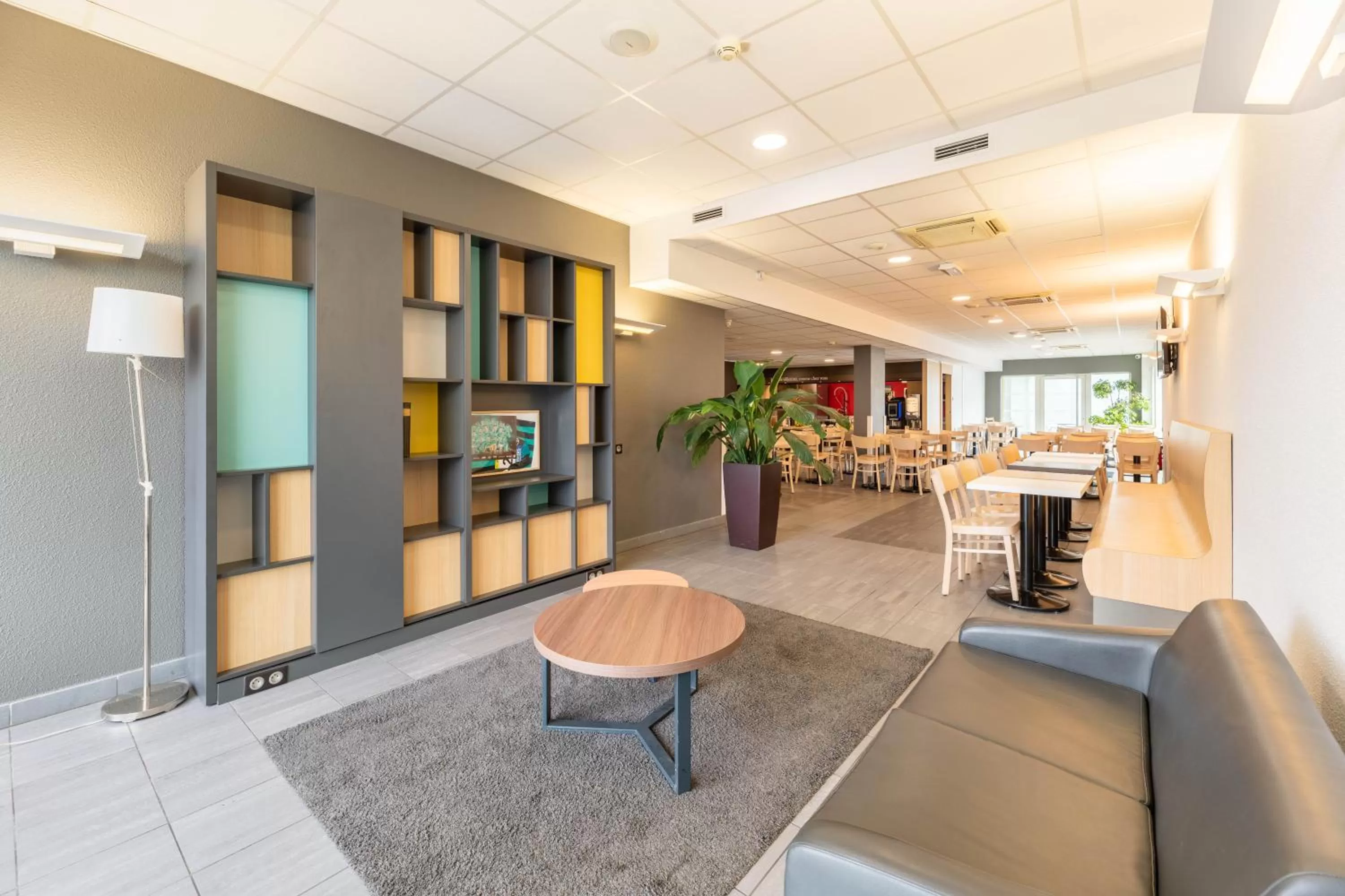 Lobby or reception in B&B HOTEL Lyon Sud États-Unis