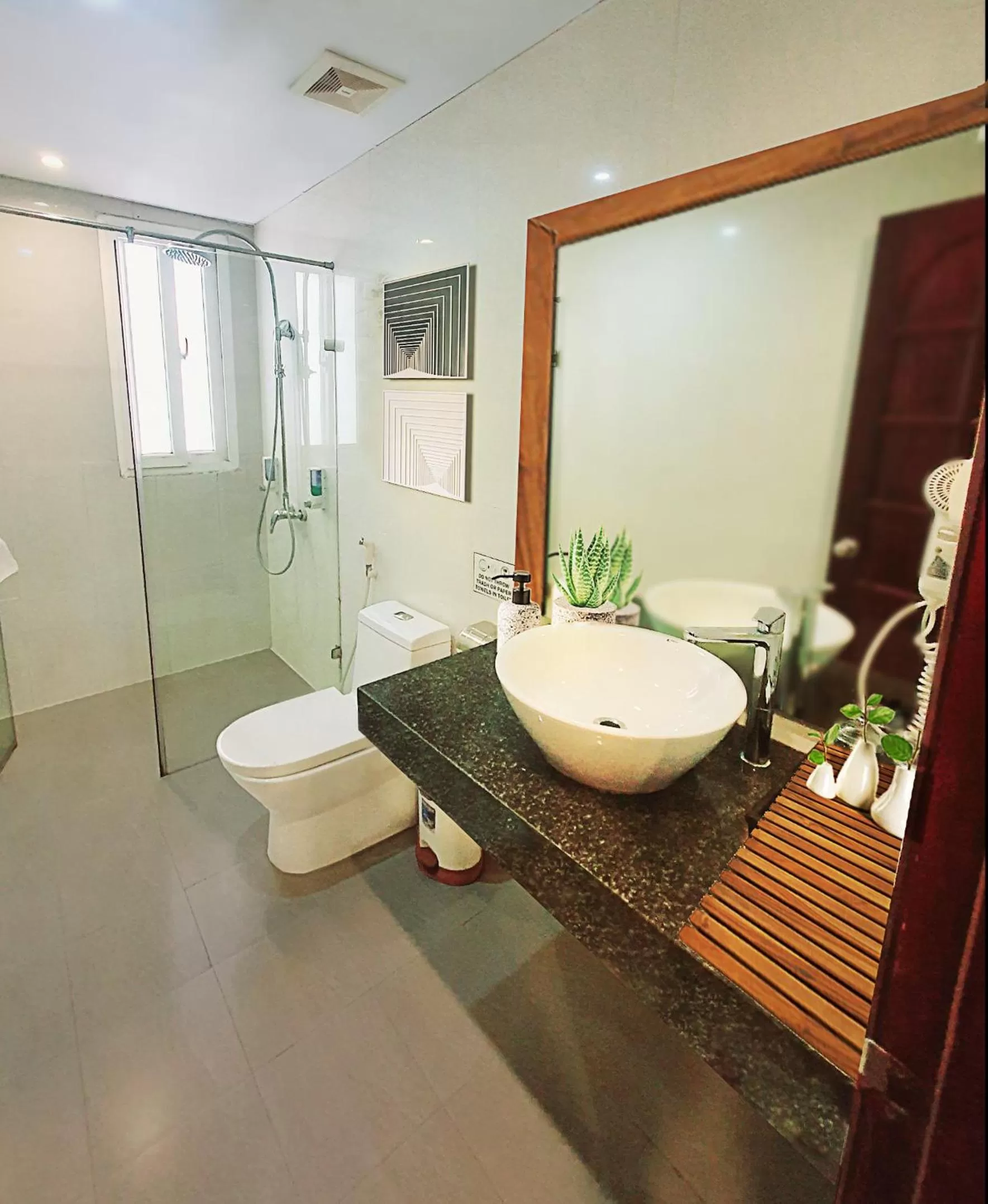 Bathroom in Hanoi Amorita Boutique Hotel & Travel
