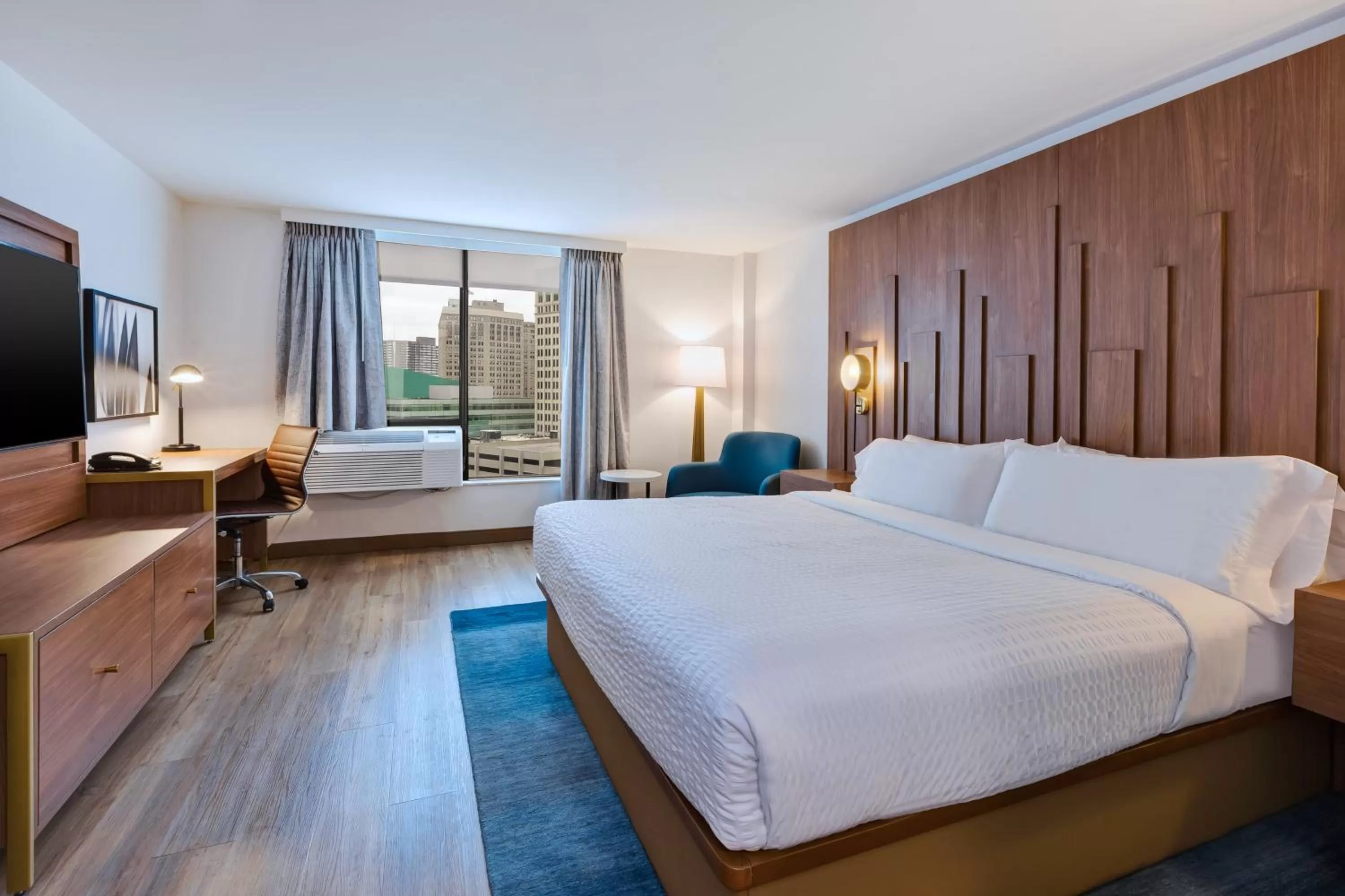 Photo of the whole room, Bed in Hotel Indigo Detroit Downtown by IHG