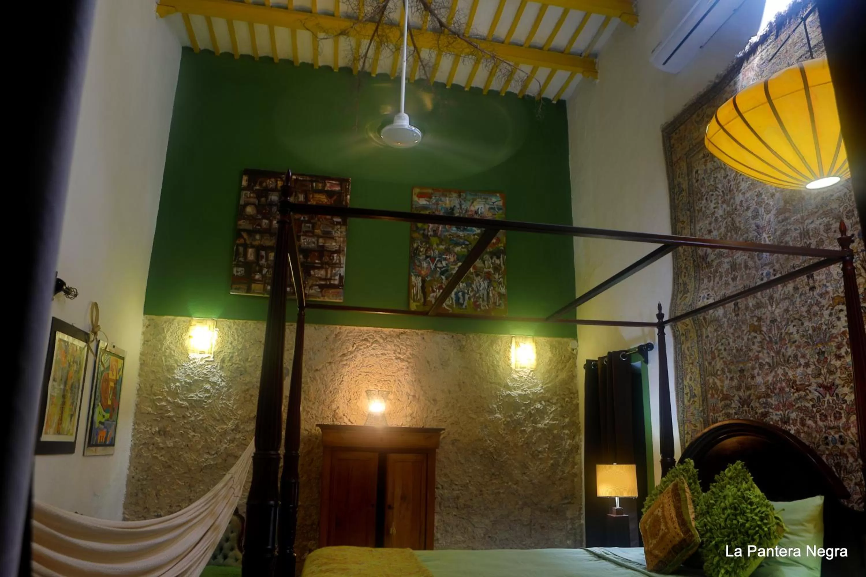 Property building in La Pantera Negra