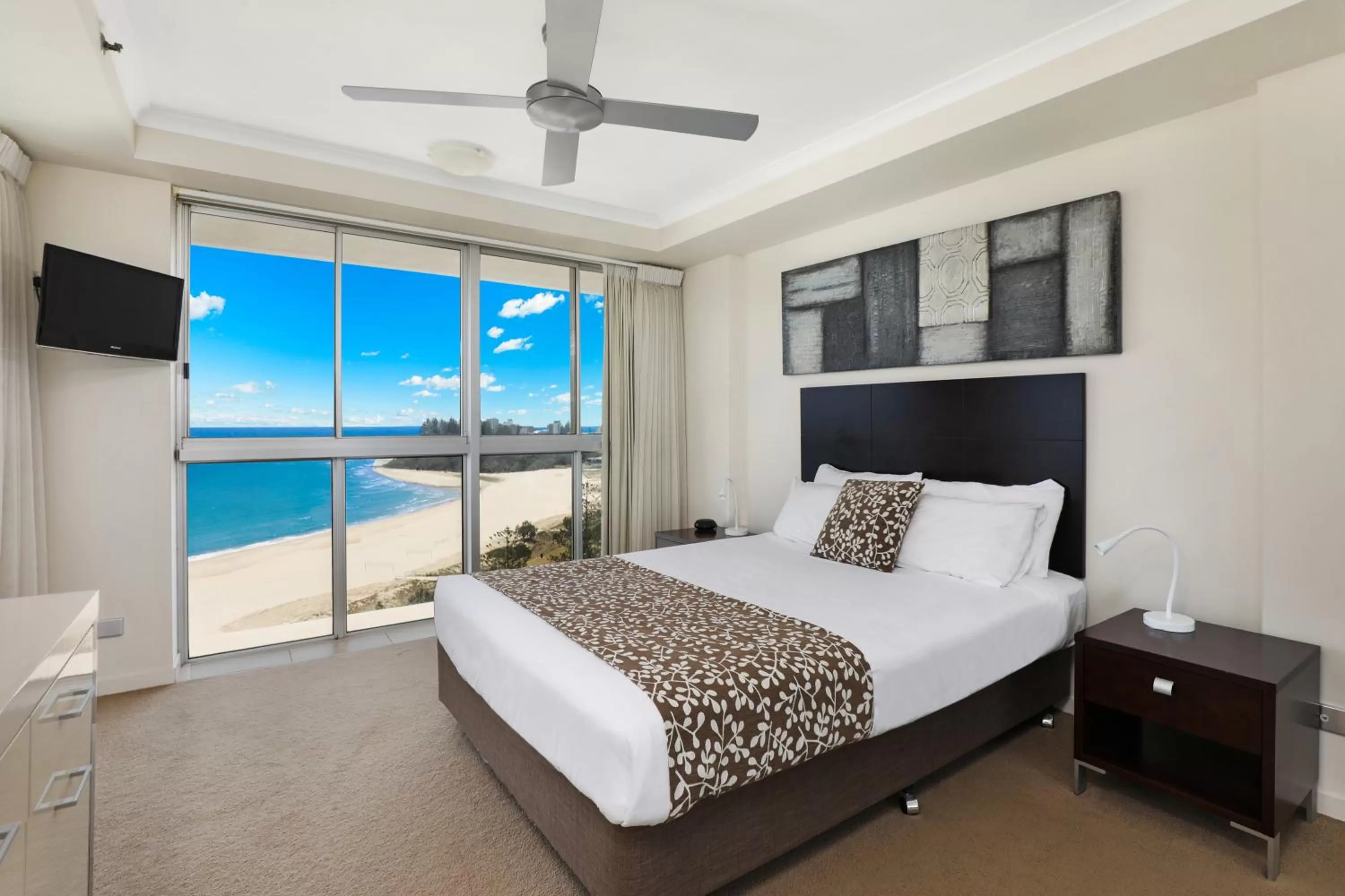 Bedroom, Bed in ULTIQA Points North