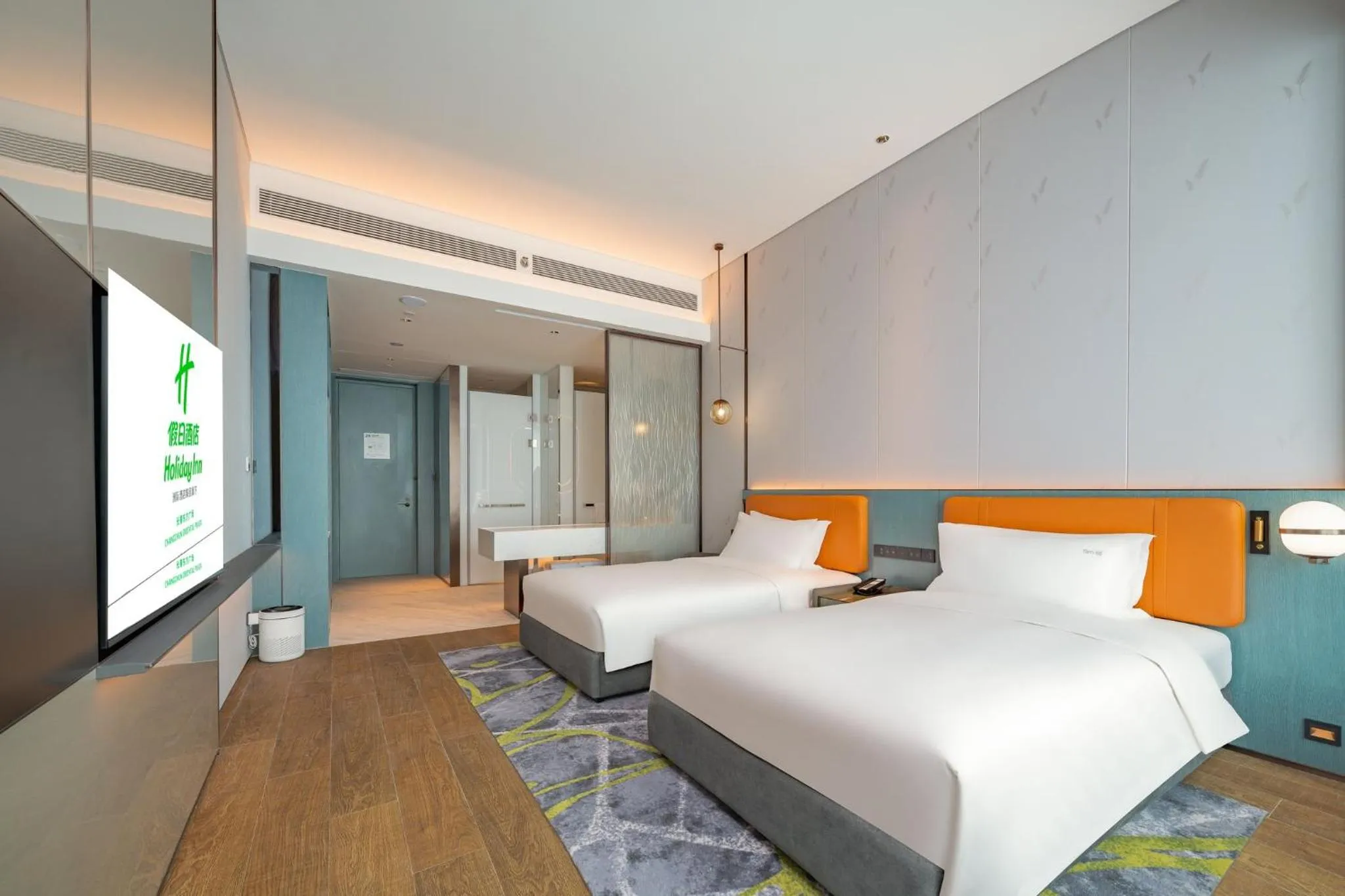 Photo of the whole room, Bed in Holiday Inn Changchun Oriental Plaza by IHG