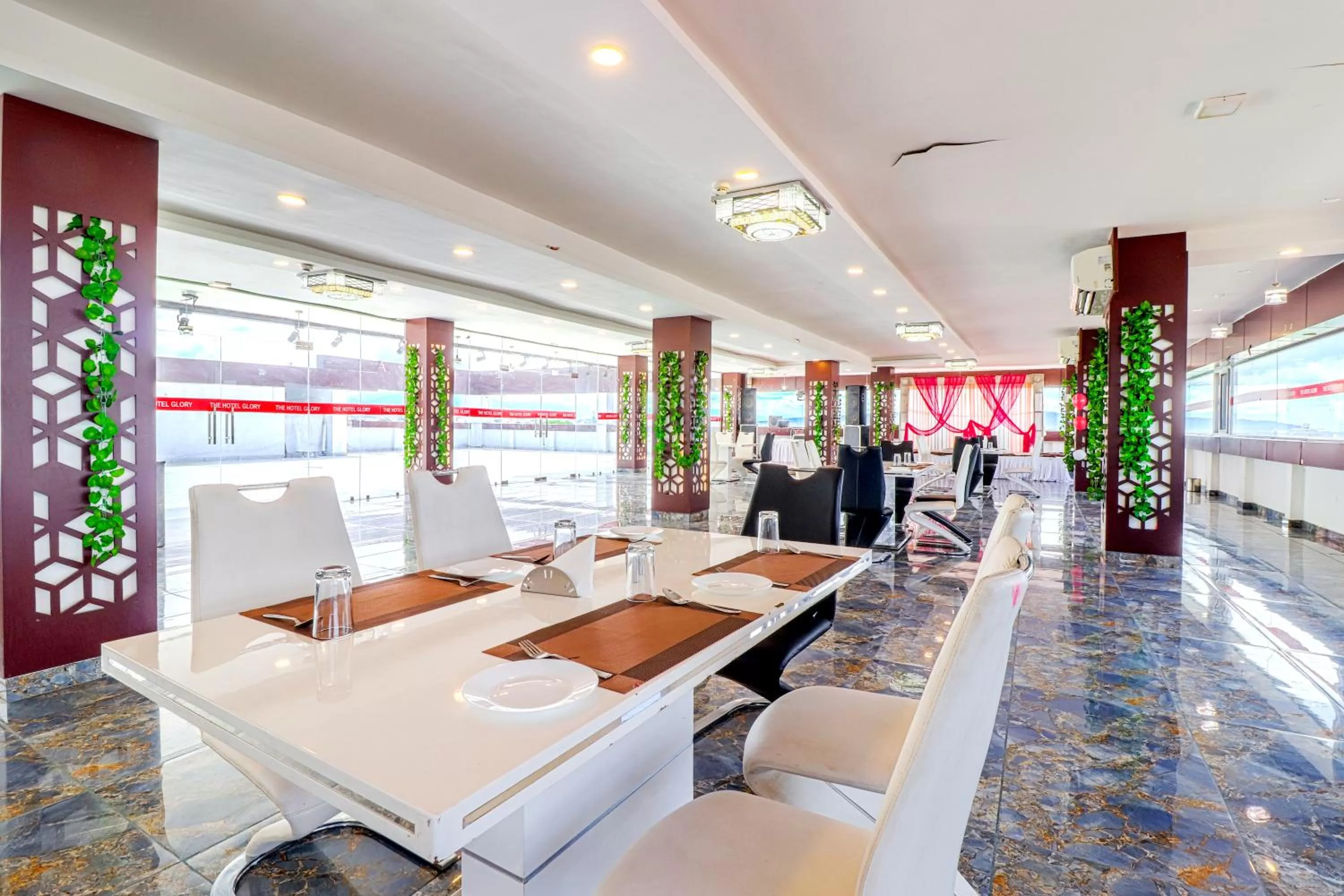 Restaurant/places to eat in The Glory Hotel