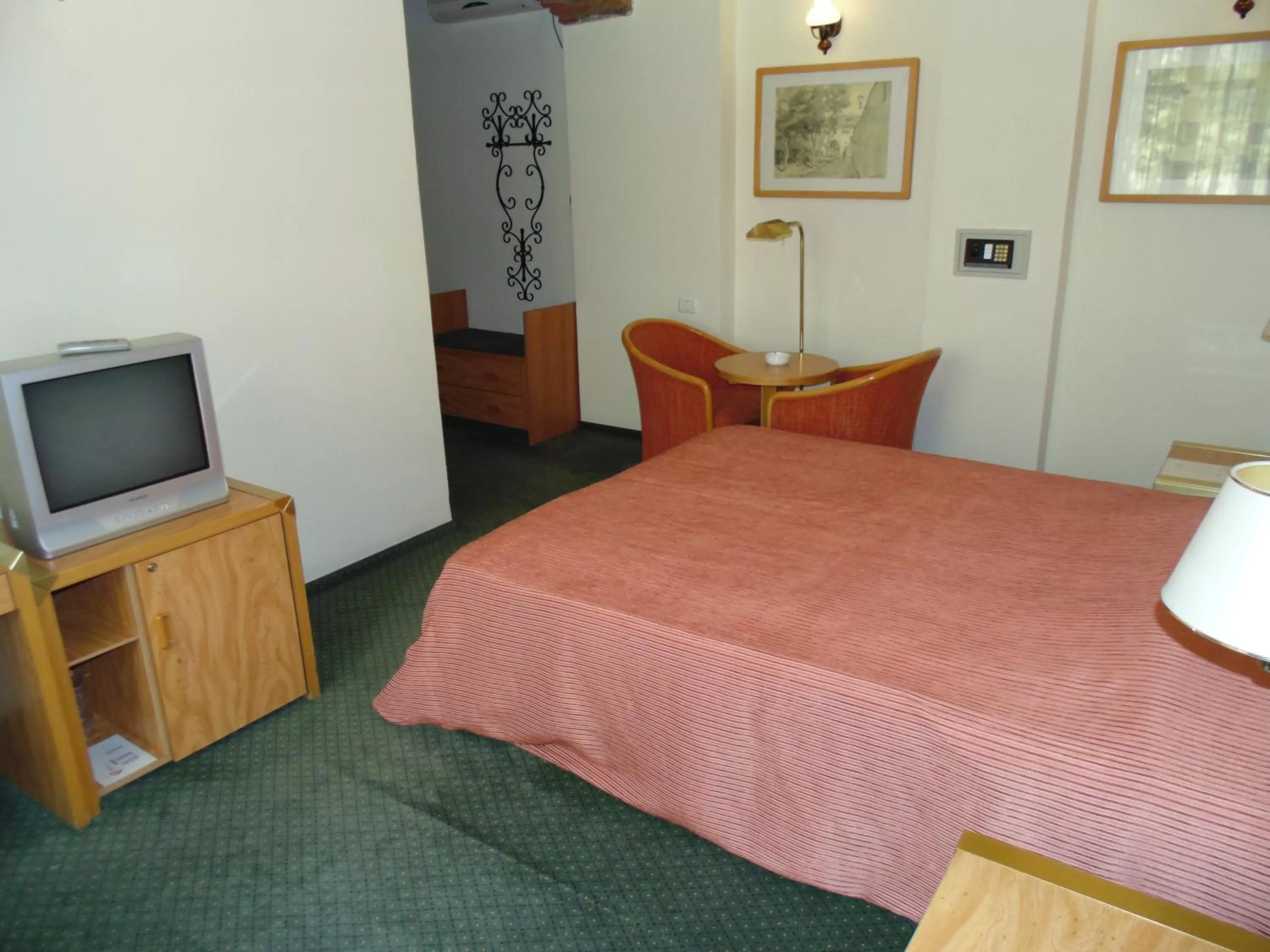 Photo of the whole room, Bed in Curtea Brasoveana