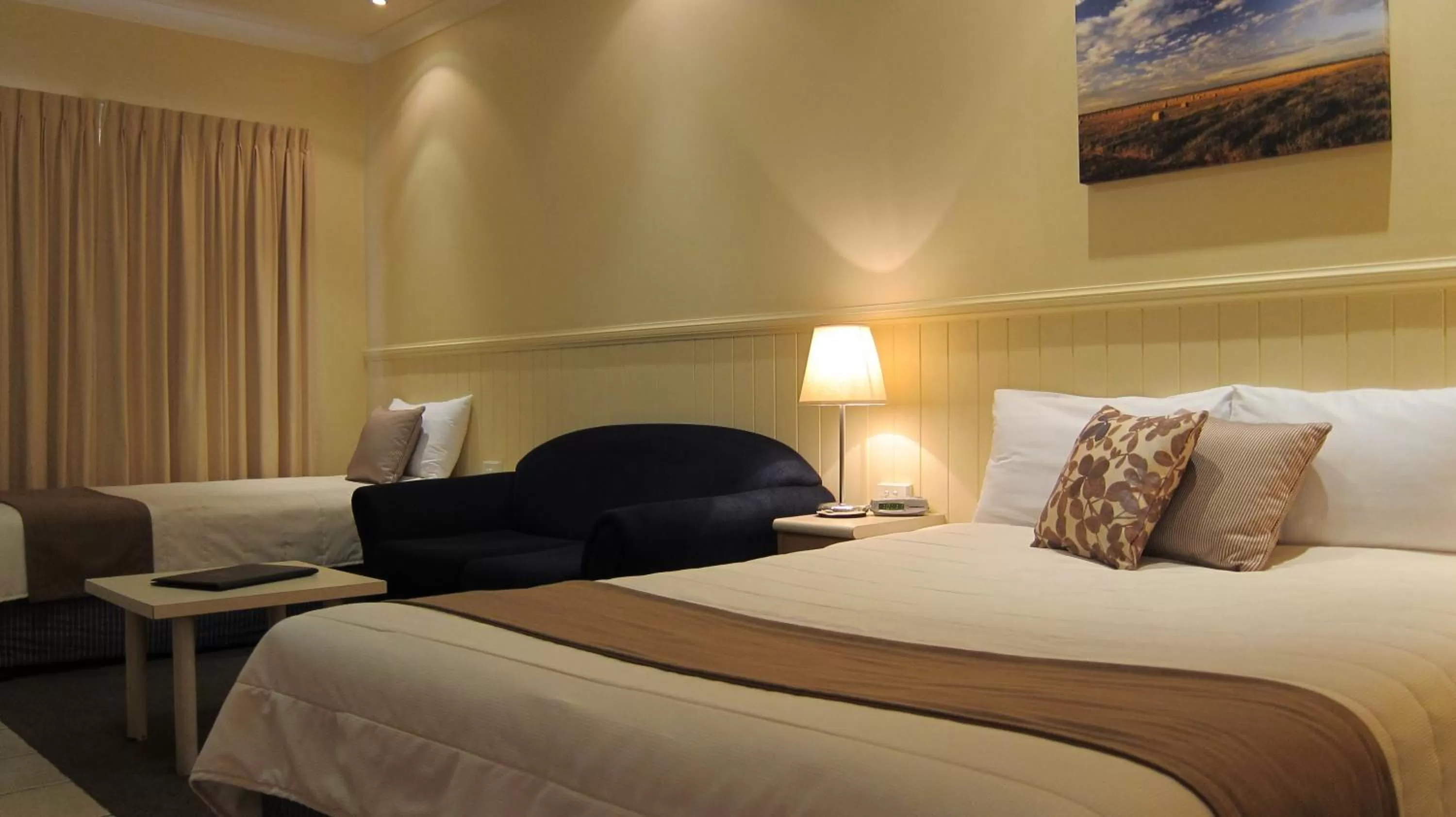 Bed in Dalby Mid Town Motor Inn