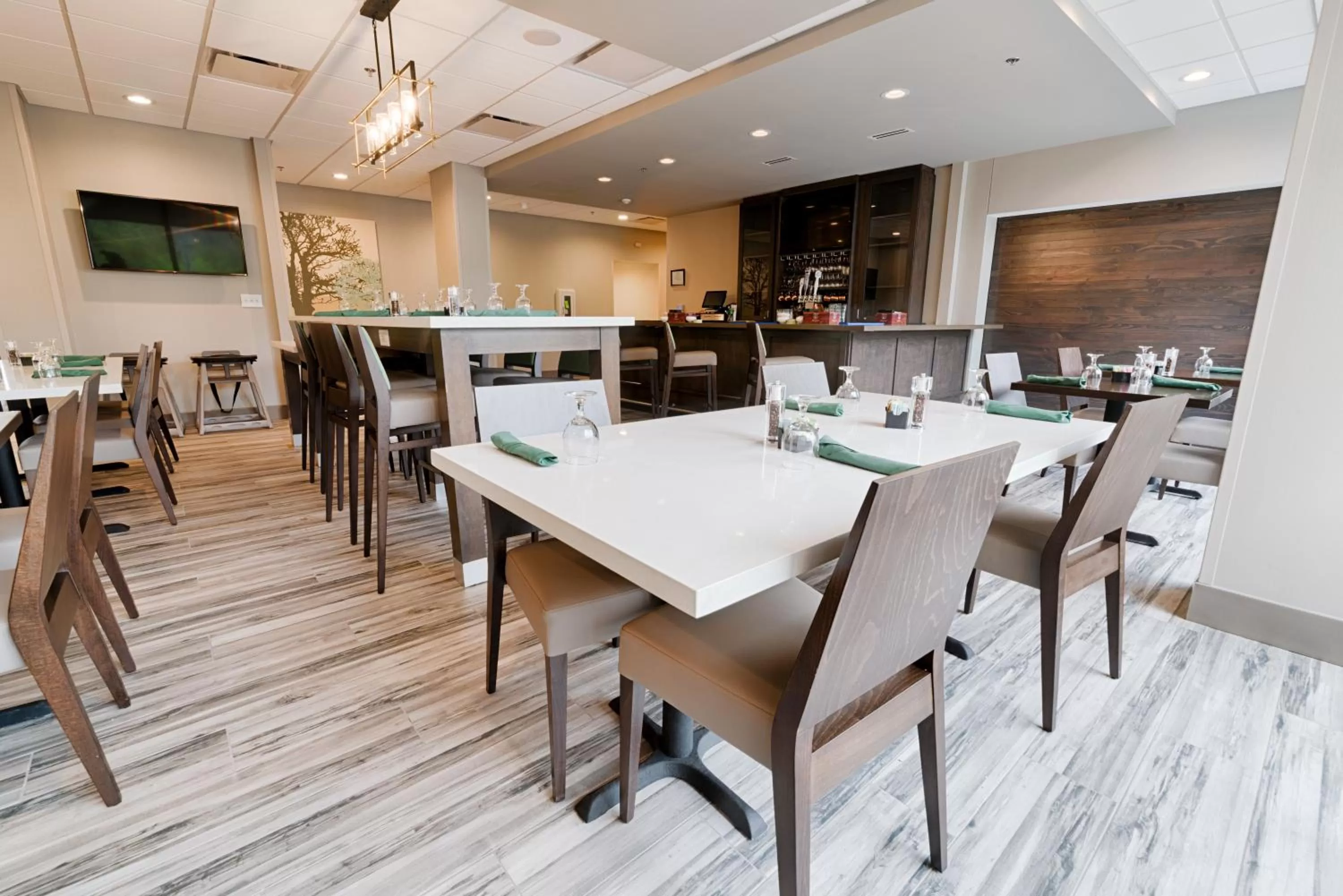 Restaurant/places to eat in Holiday Inn Knoxville N - Merchant Drive by IHG