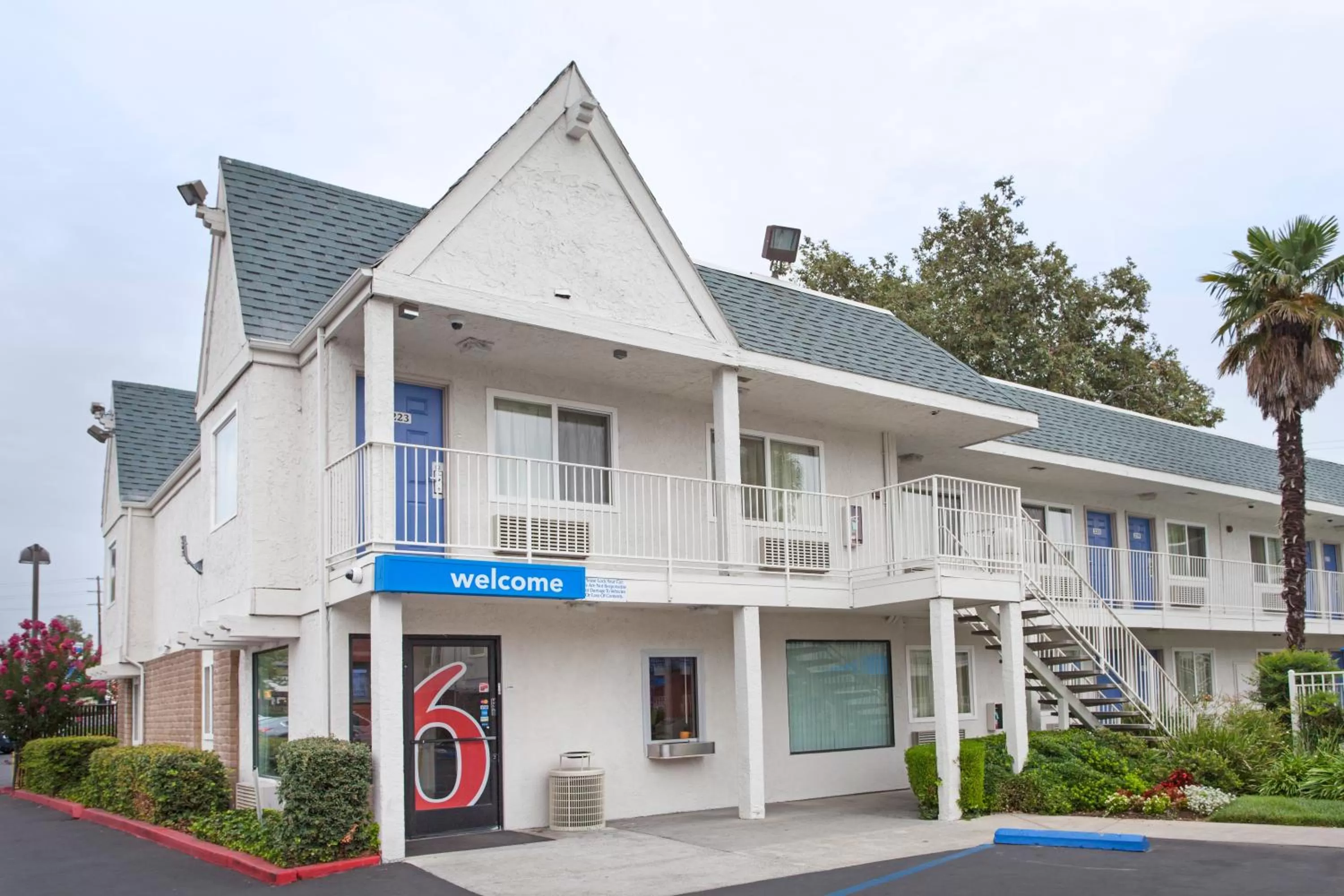 Facade/entrance in Motel 6-Sacramento, CA - Central