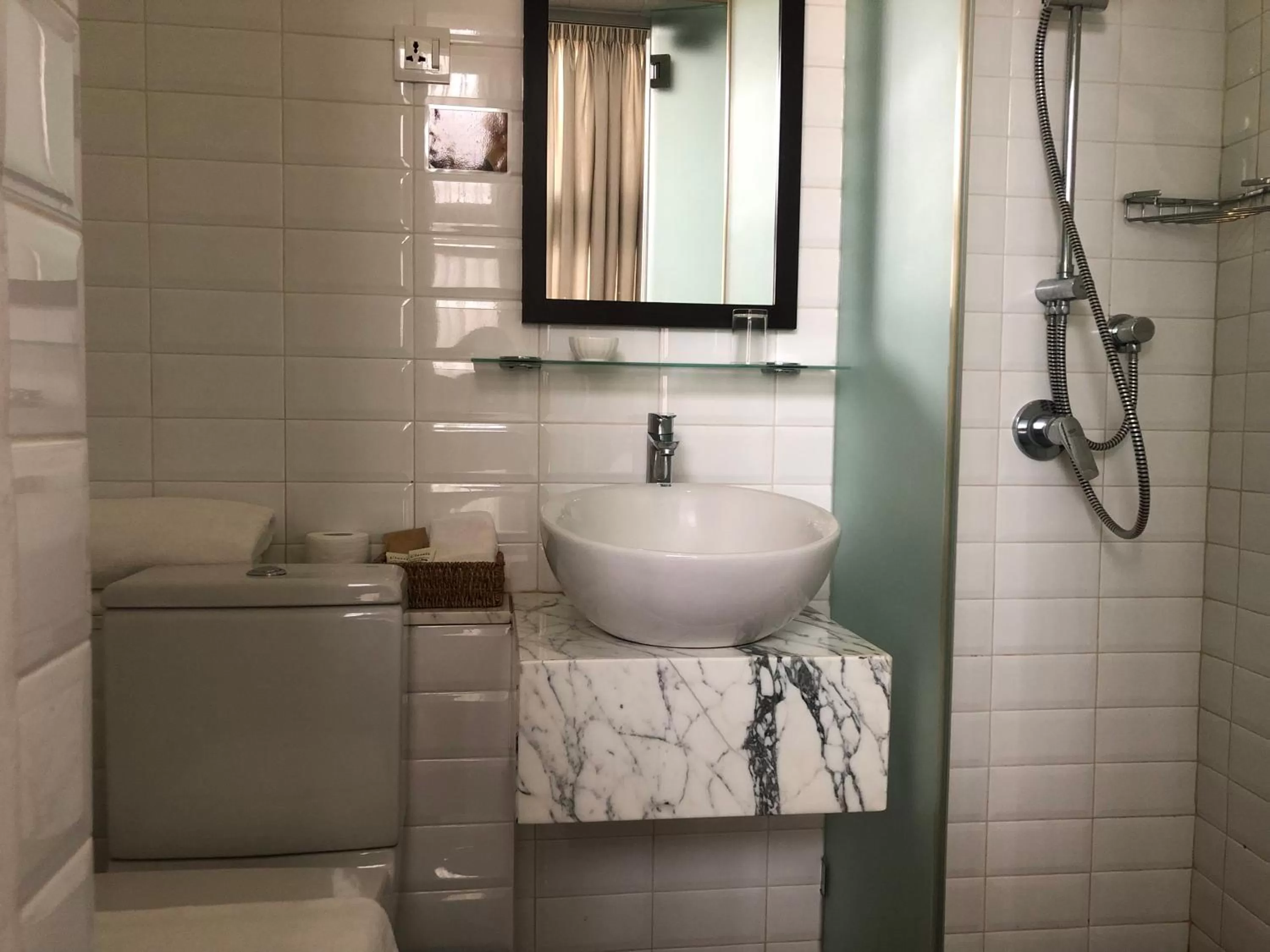 Shower in Spices Hotel