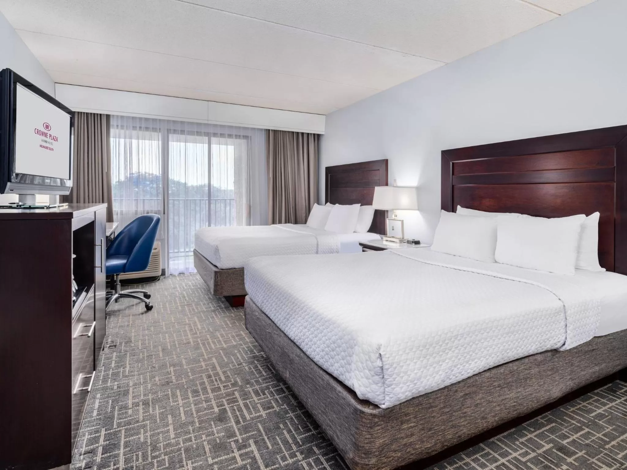 Photo of the whole room, Bed in Crowne Plaza Milwaukee South by IHG