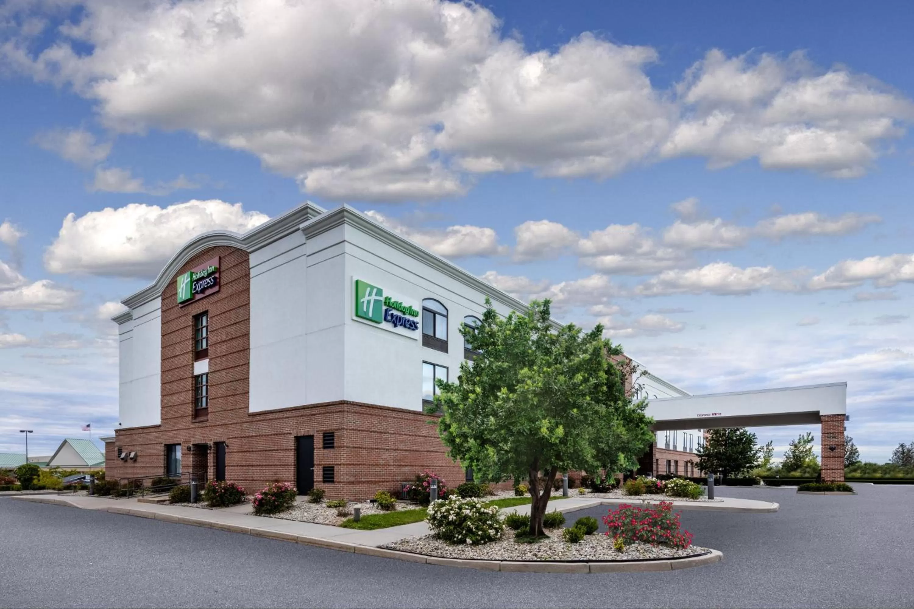 Property building in Holiday Inn Express - Coventry S - West Warwick Area by IHG