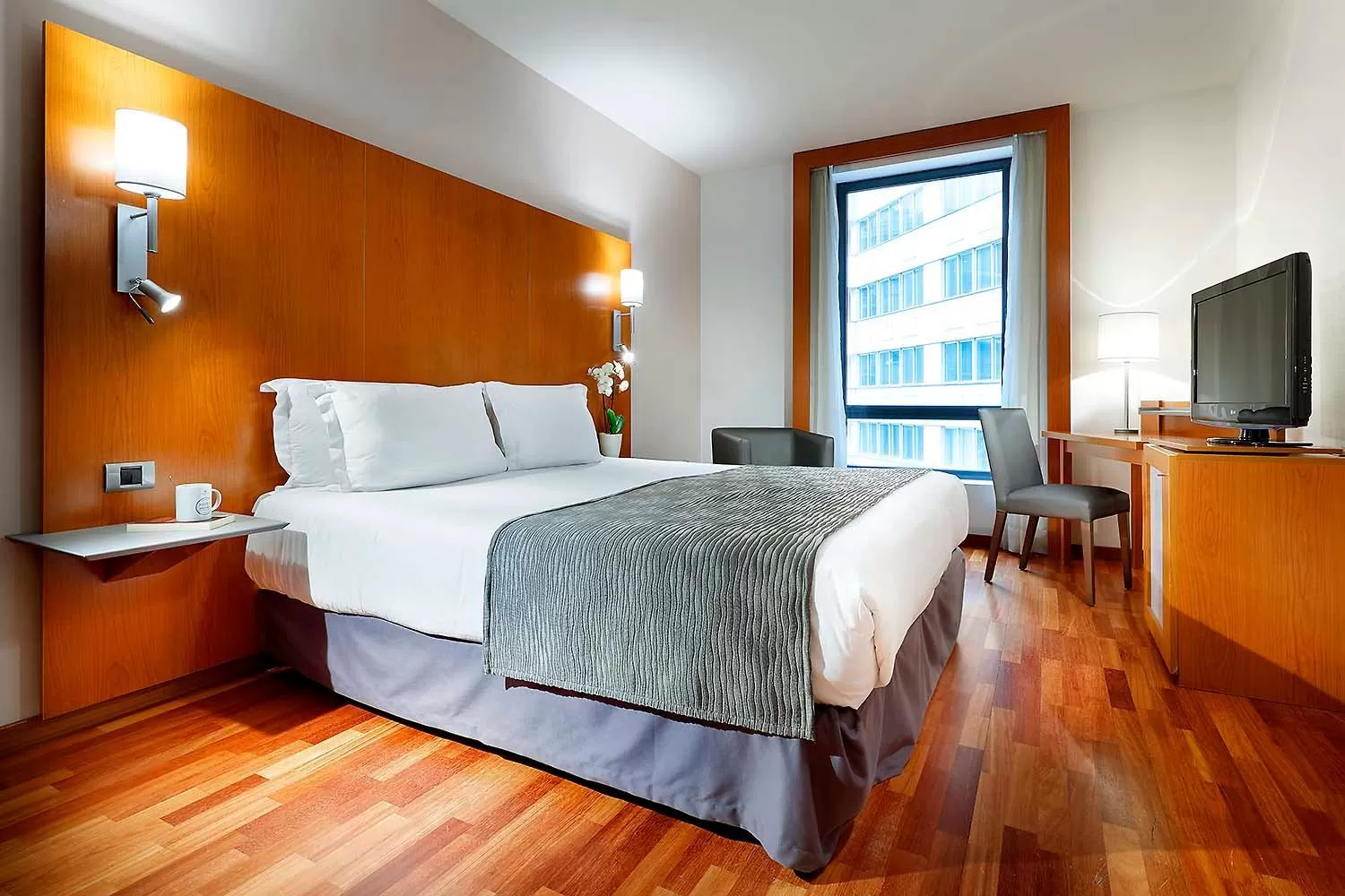 Bedroom, Bed in Eurostars Lisboa Parque