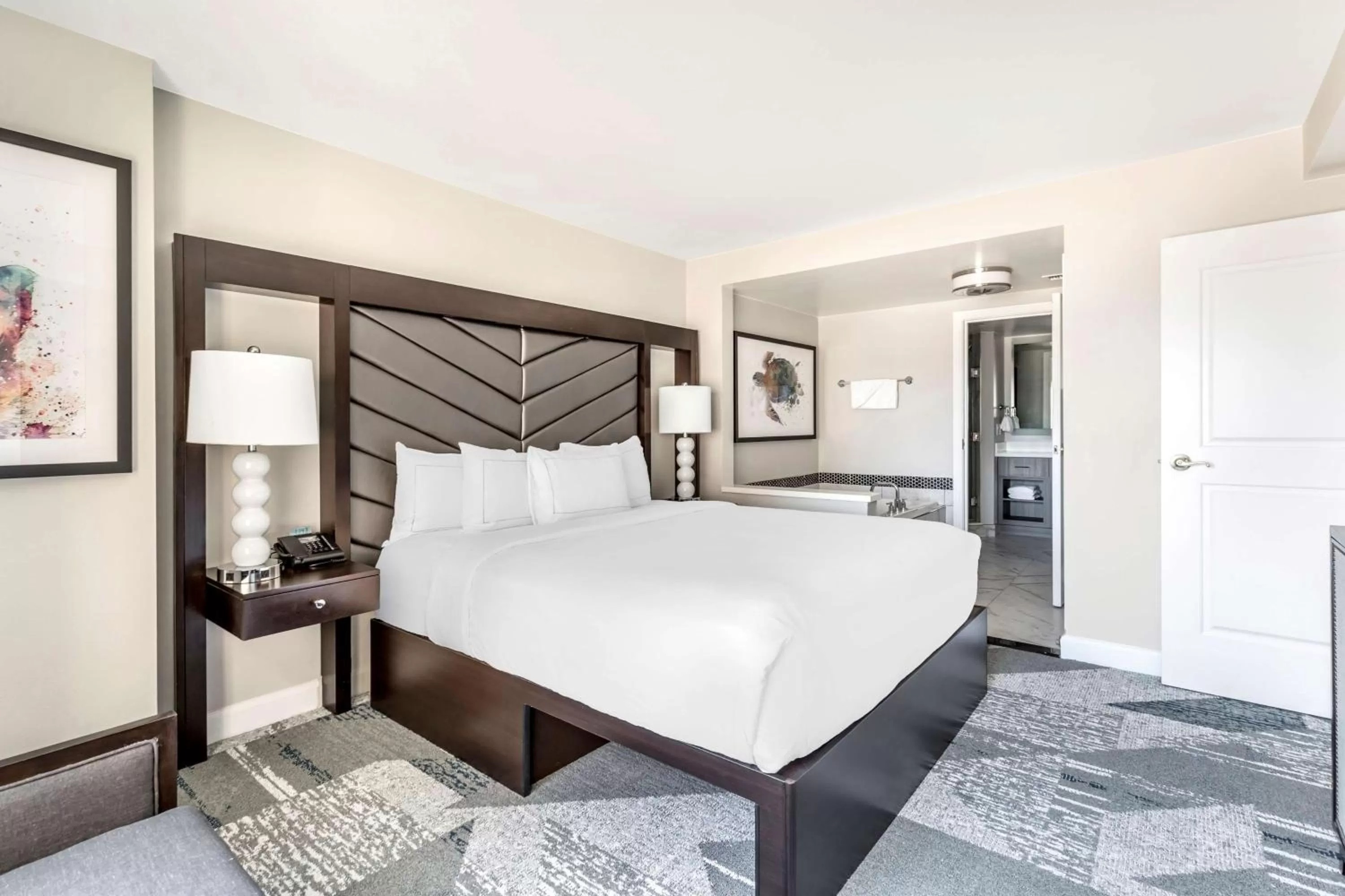 Bathroom, Bed in Hilton Grand Vacations Club on the Las Vegas Strip