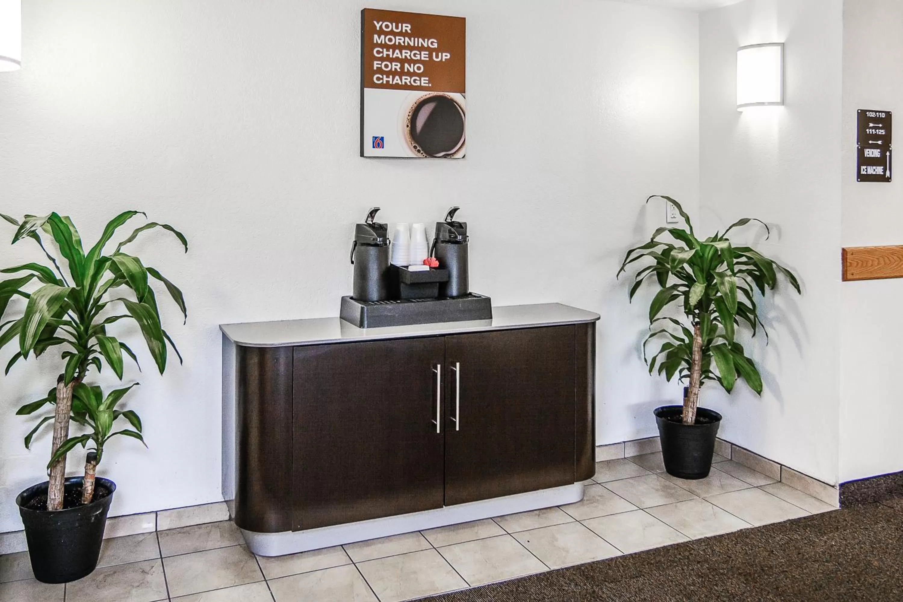 Lobby or reception in Motel 6-Framingham, MA - Boston West