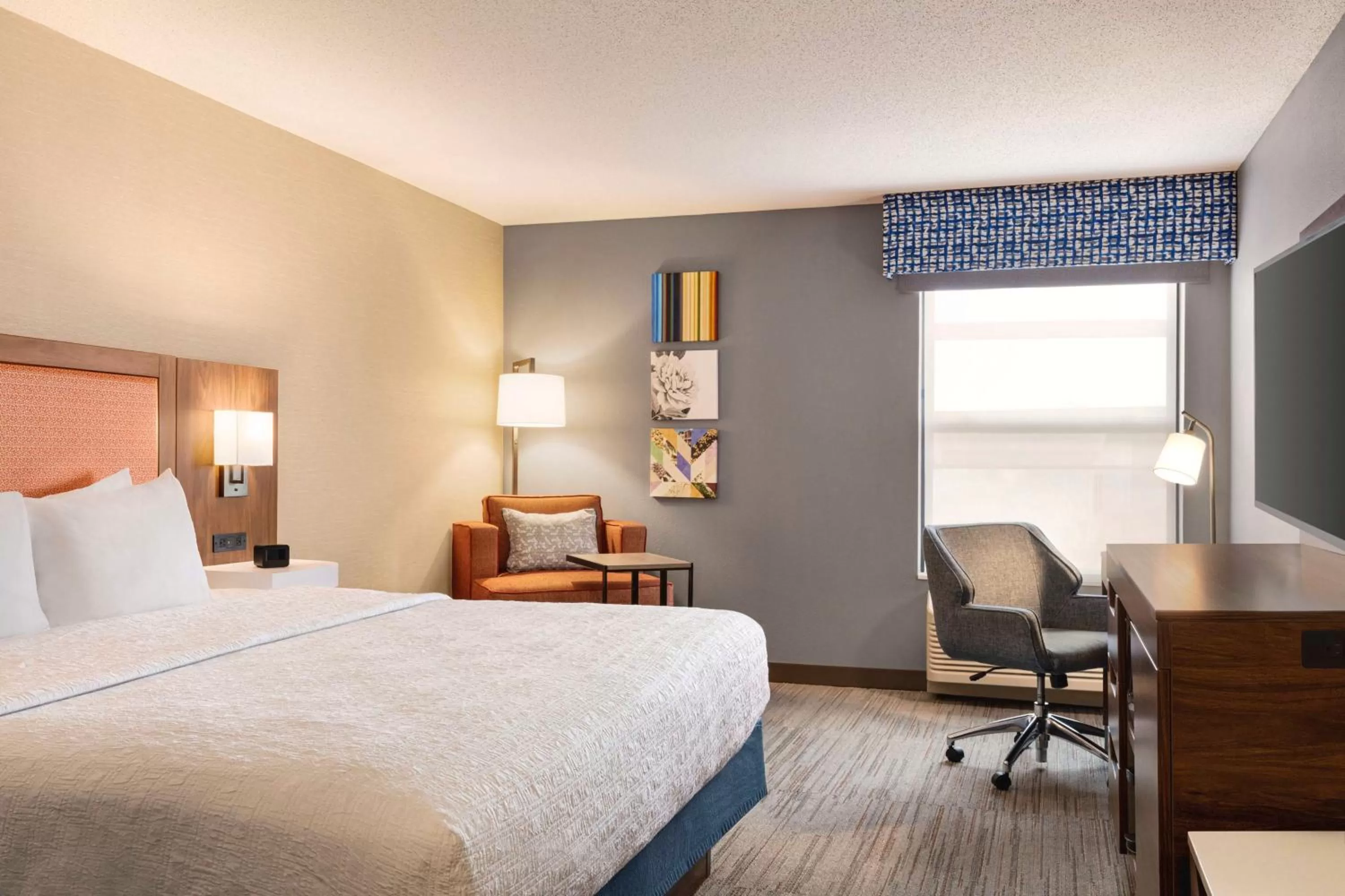 Bedroom, Bed in Hampton Inn & Suites Valparaiso