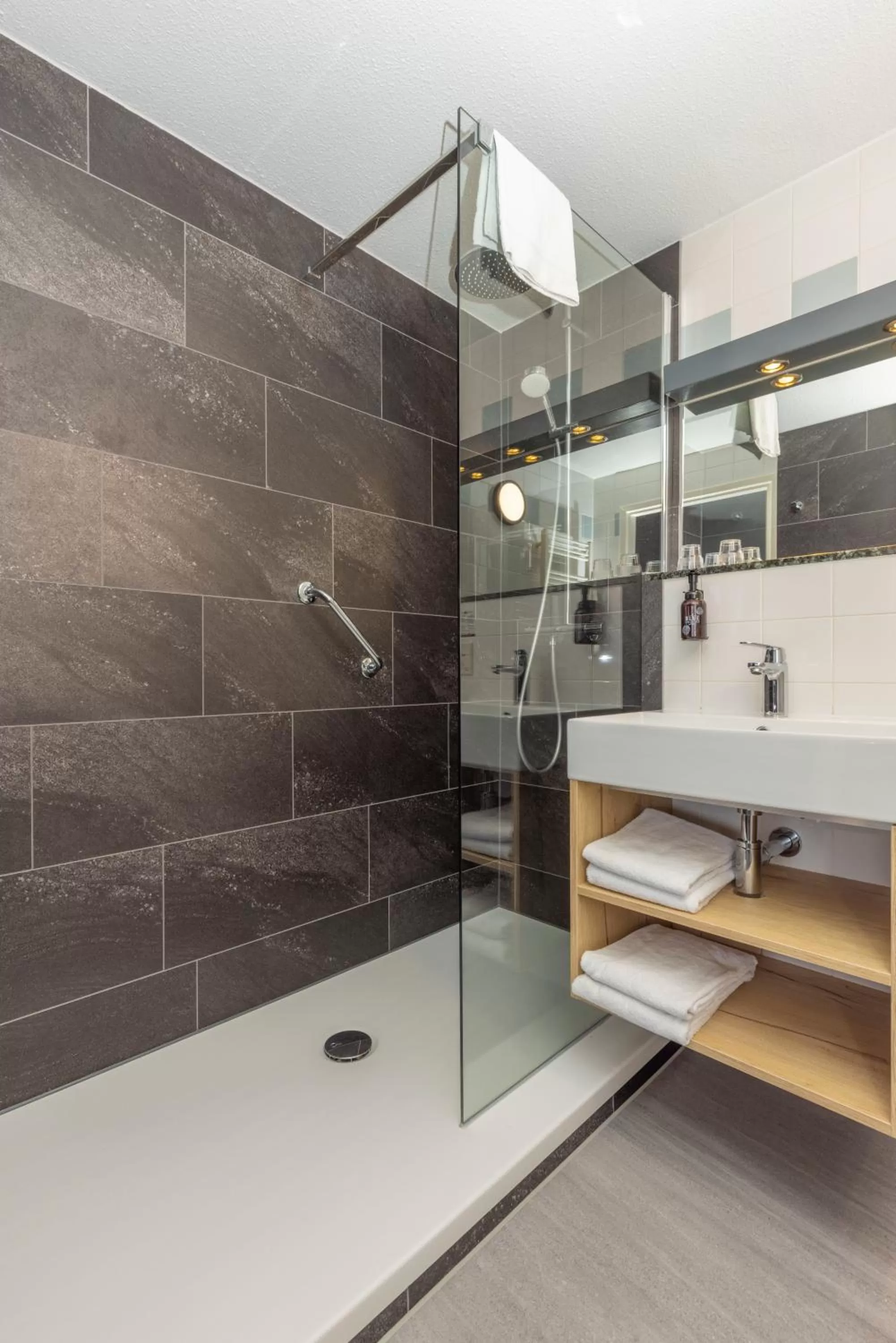 Bathroom in Fletcher Hotel Restaurant Loosdrecht-Amsterdam