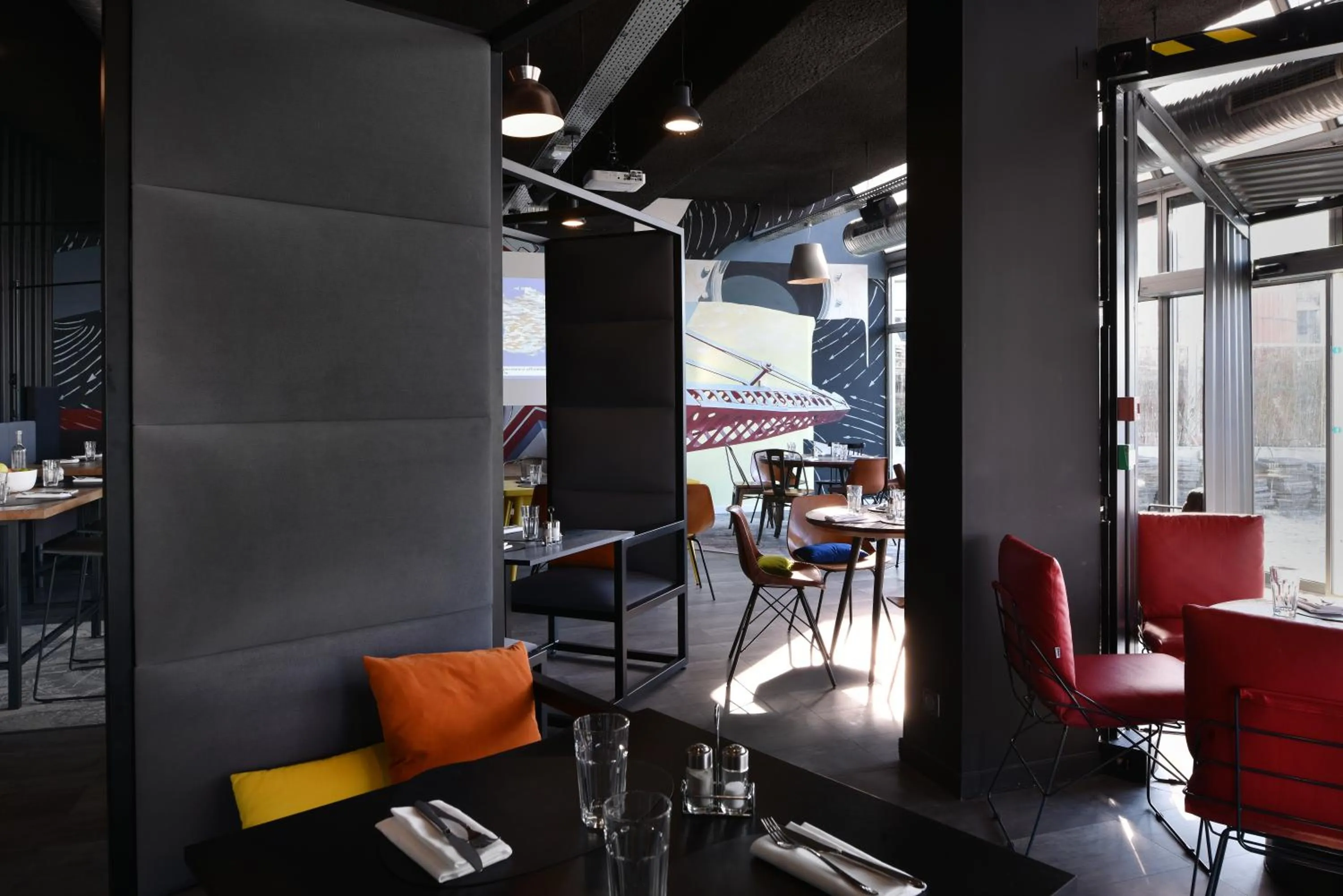 Restaurant/places to eat in Mercure Le Havre Centre Bassin Du Commerce