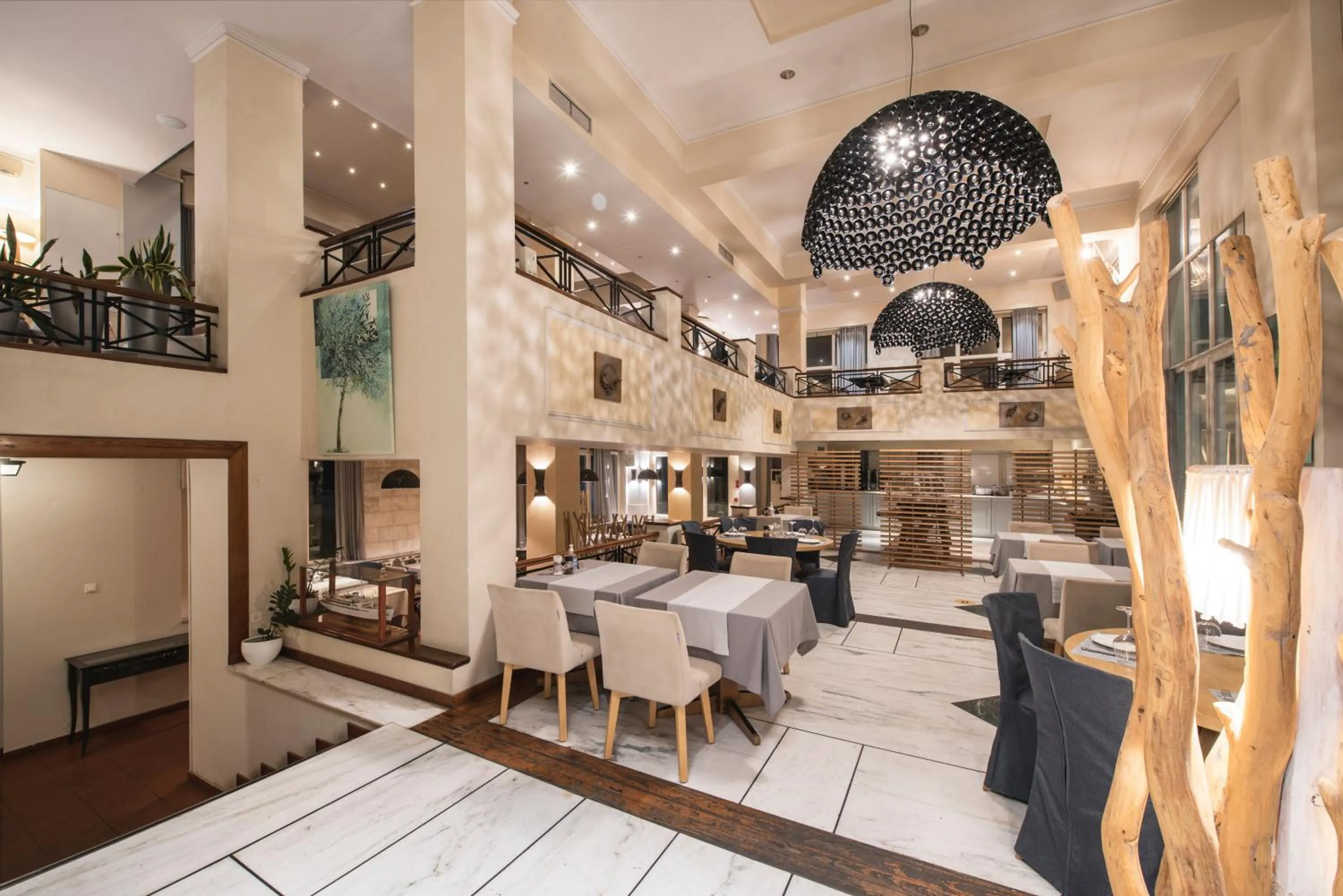 Restaurant/places to eat in Hotel Hermes