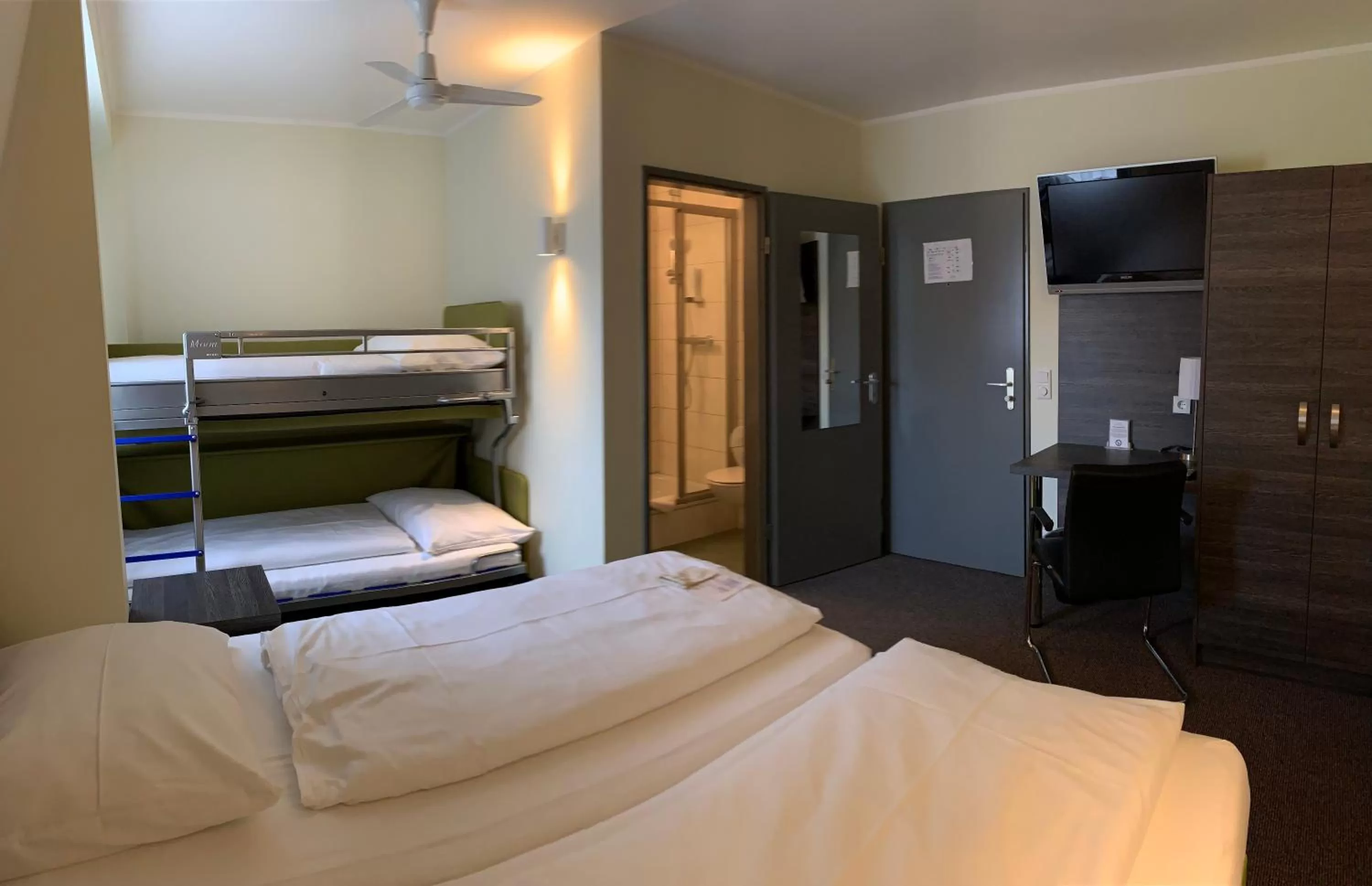 Photo of the whole room, Bed in Behringers City Hotel Nürnberg