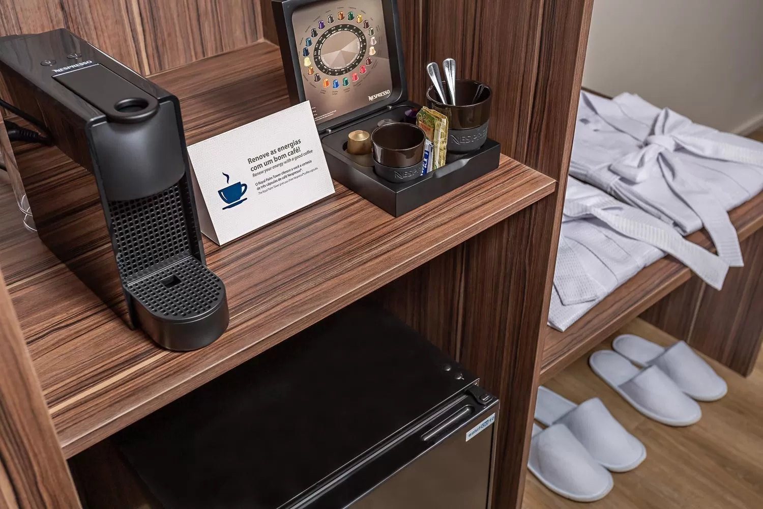 Decorative detail, Bed in Royal Palm Tower Anhanguera